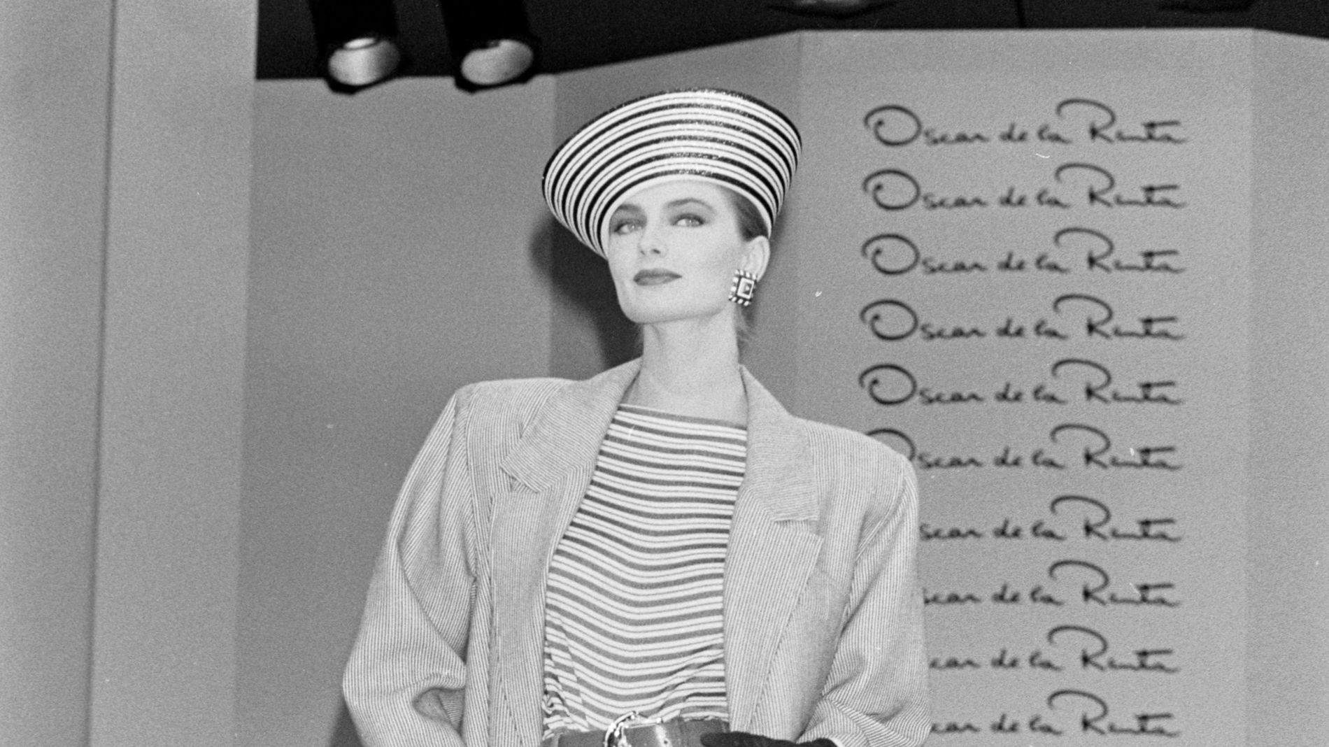 Of Paulina Porizkovas Best Runway Moments Vogue Scandinavia