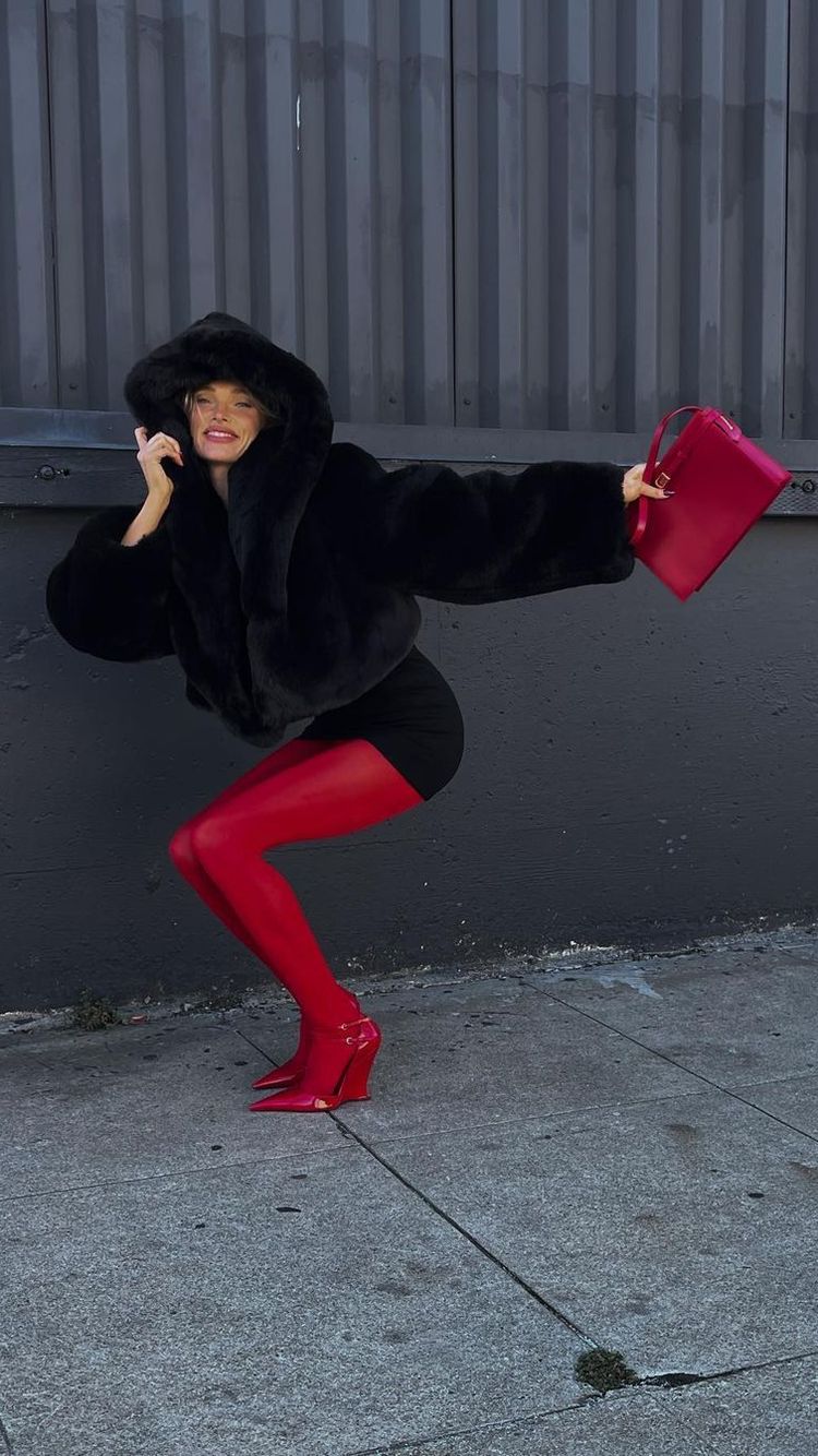 How to style coloured tights, according to fashion creatives