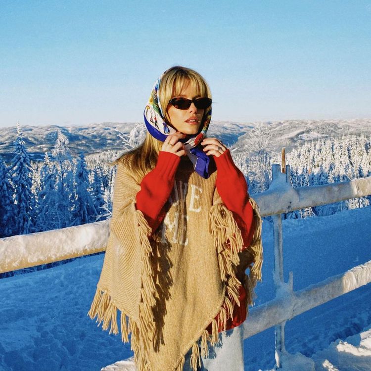 Josefine Vogt silk scarf in snow