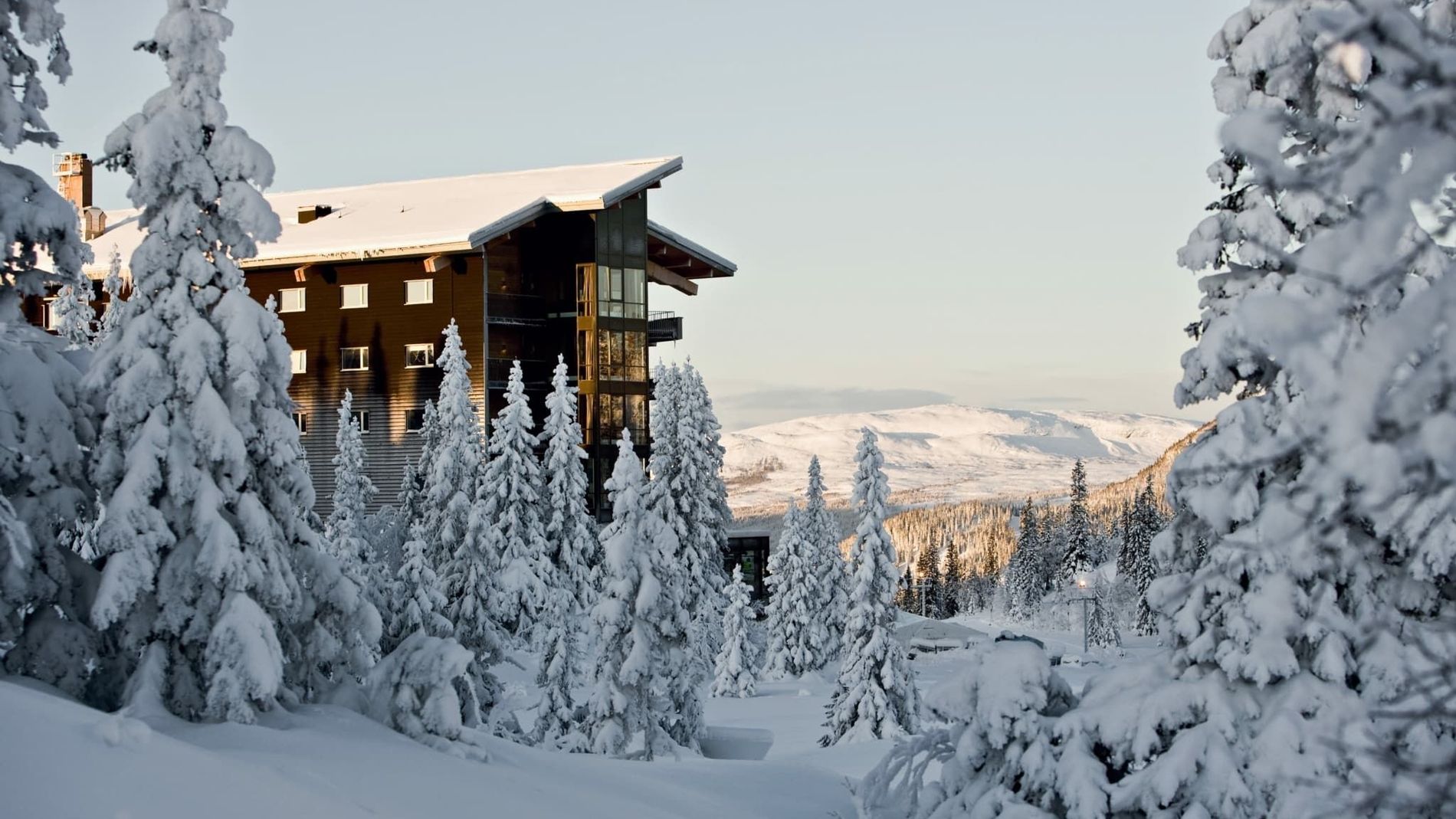 The magnificent exterior of the Copperhill Mountain Lodge hotel  