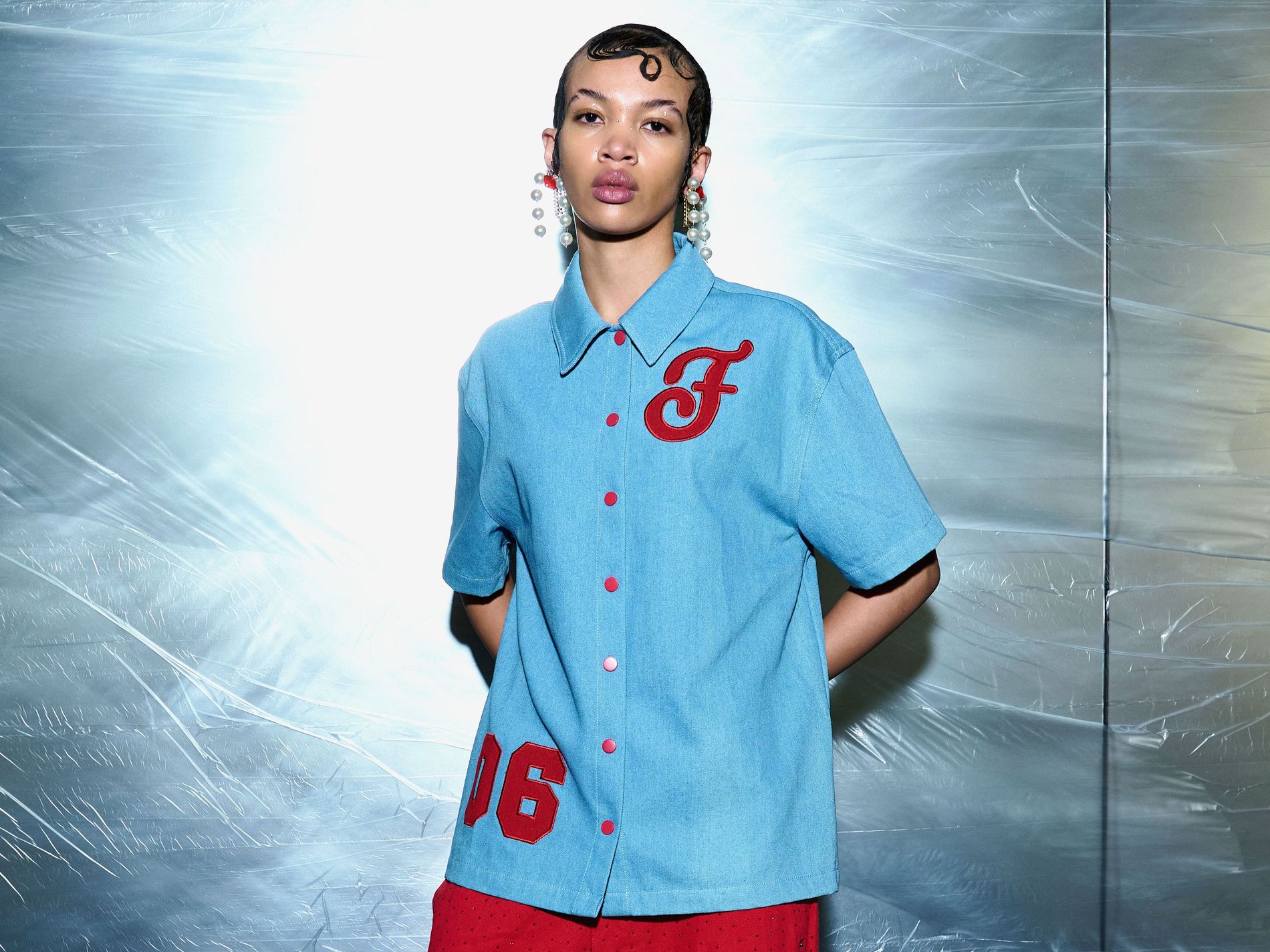 Model walking Fam Irvoll's SS27 show