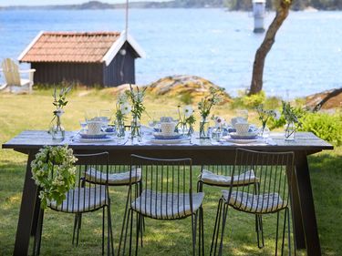 Midsummer tablescape