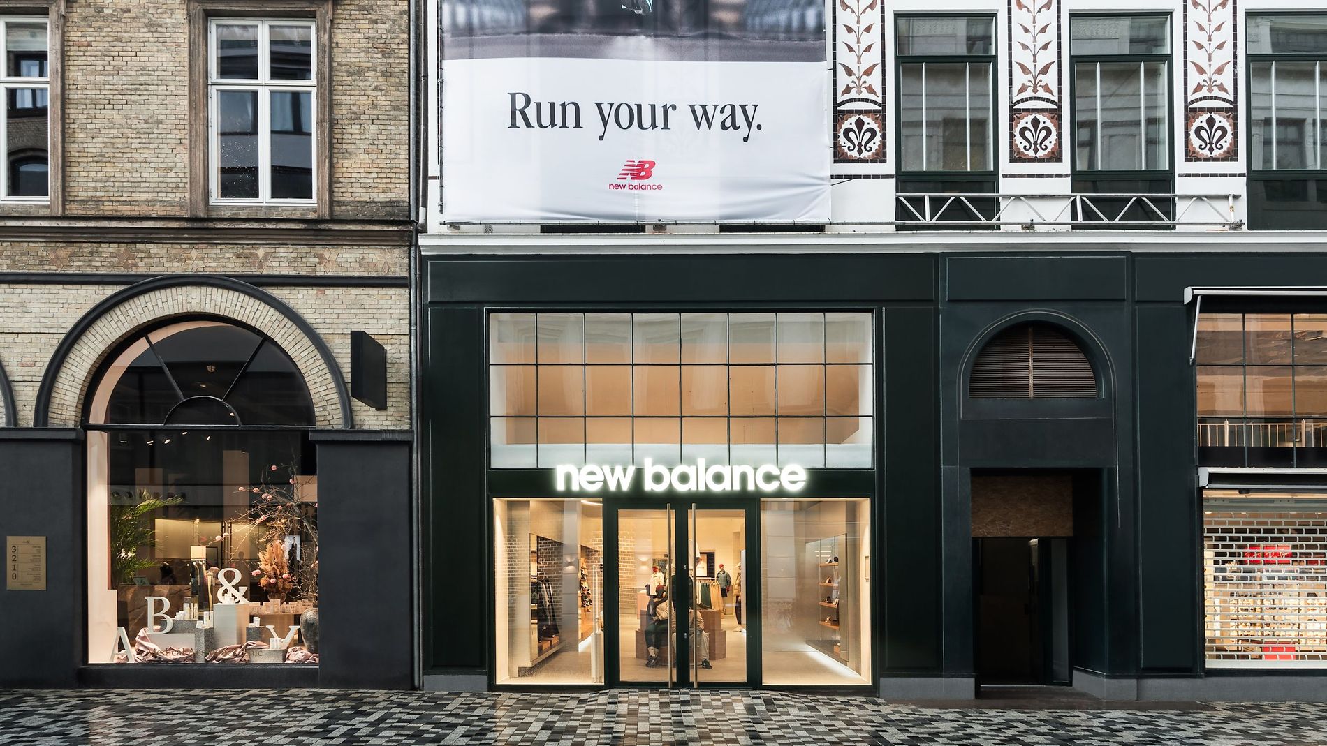 New balance store fashion island best sale