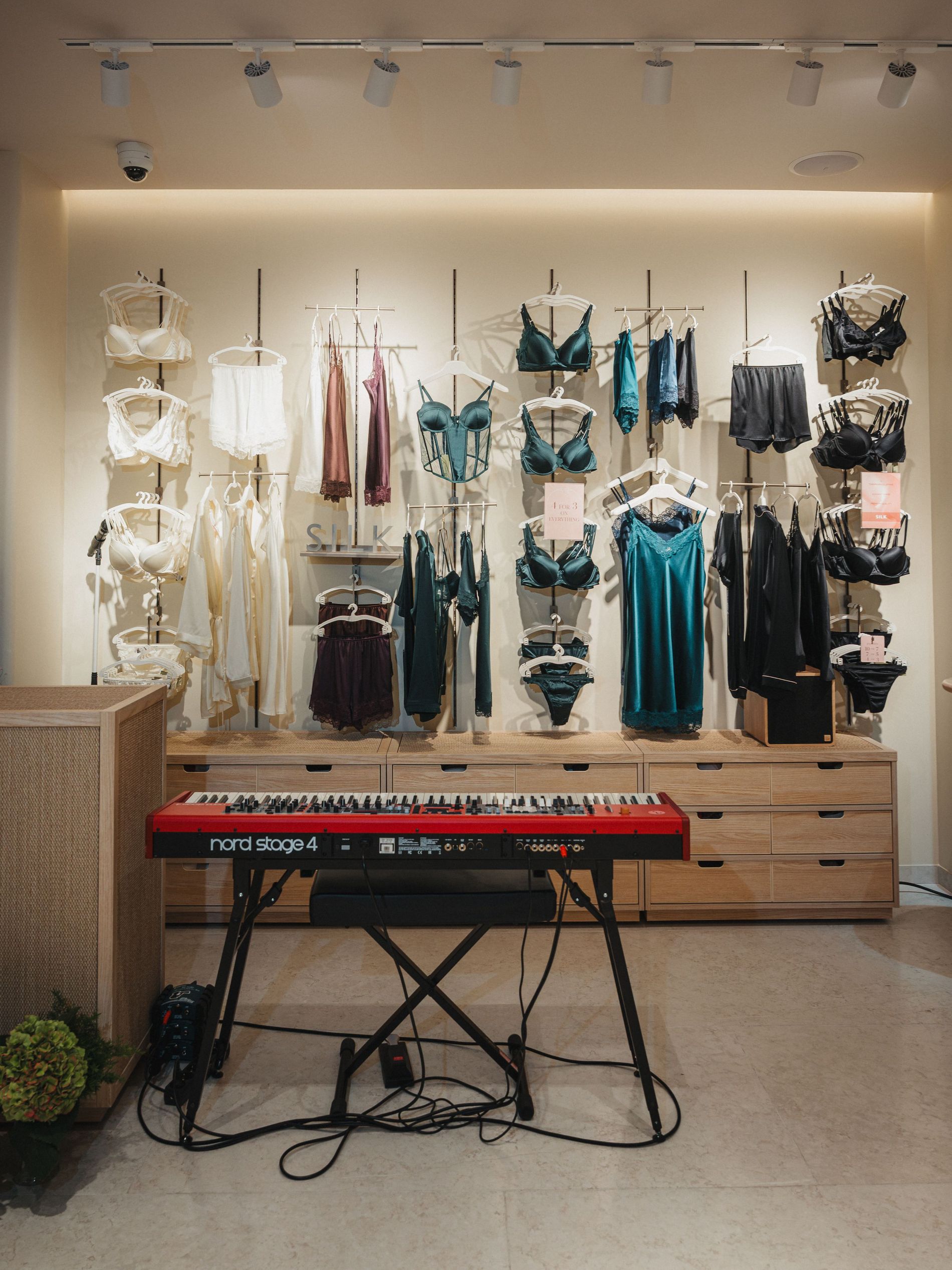 A keyboard in the Intimissimi boutique with underwear in the background