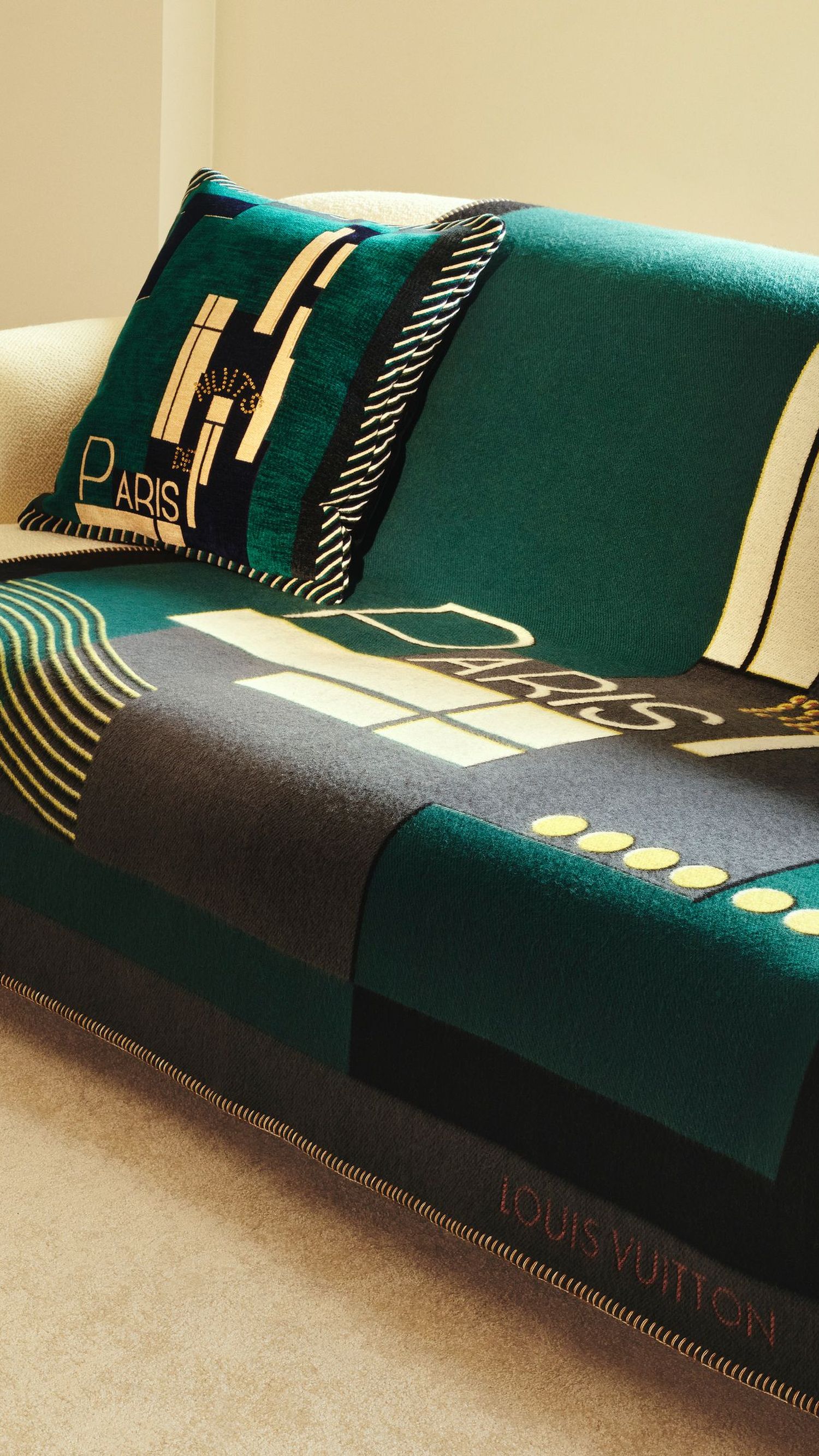 Louis Vuitton 幾何学模様 クッション Louis Vuitton unveils an Art Deco-inspired home collection at