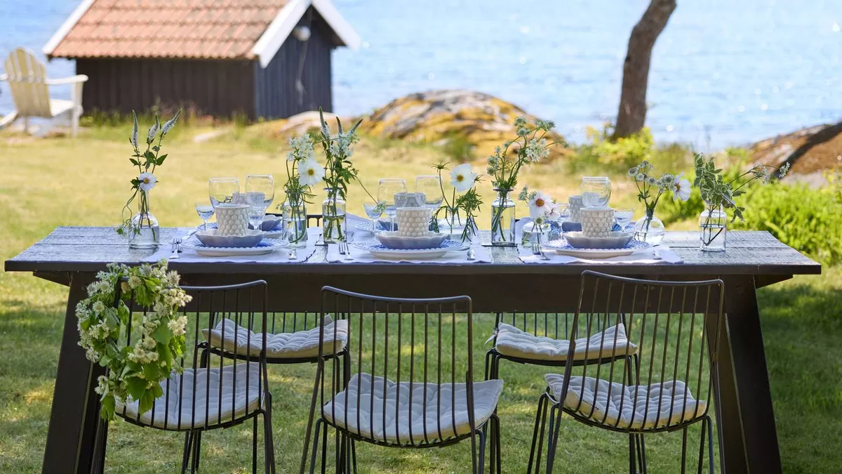 Midsummer tablescape