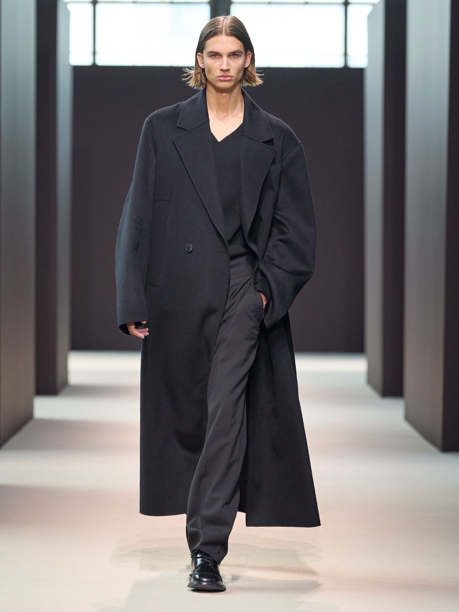See all the looks from COS' FW24 runway show at New York Fashion Week ...