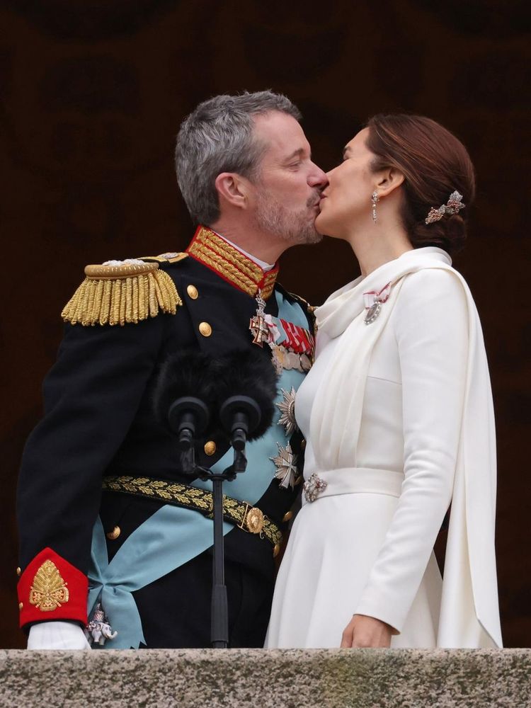 Queen Mary and King Frederik kiss each other