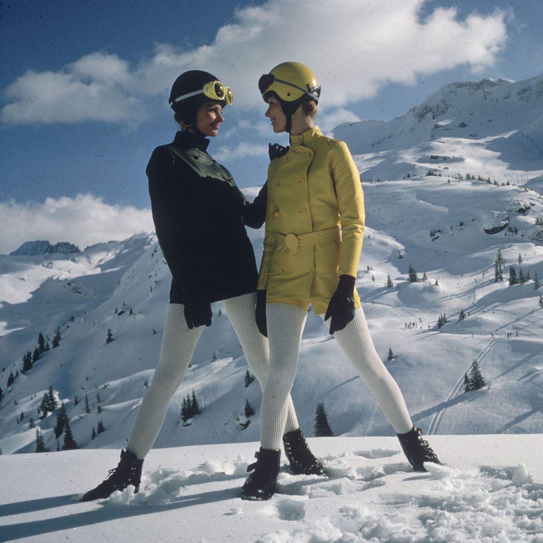 skiing ski fashion women friends apres mountain snow