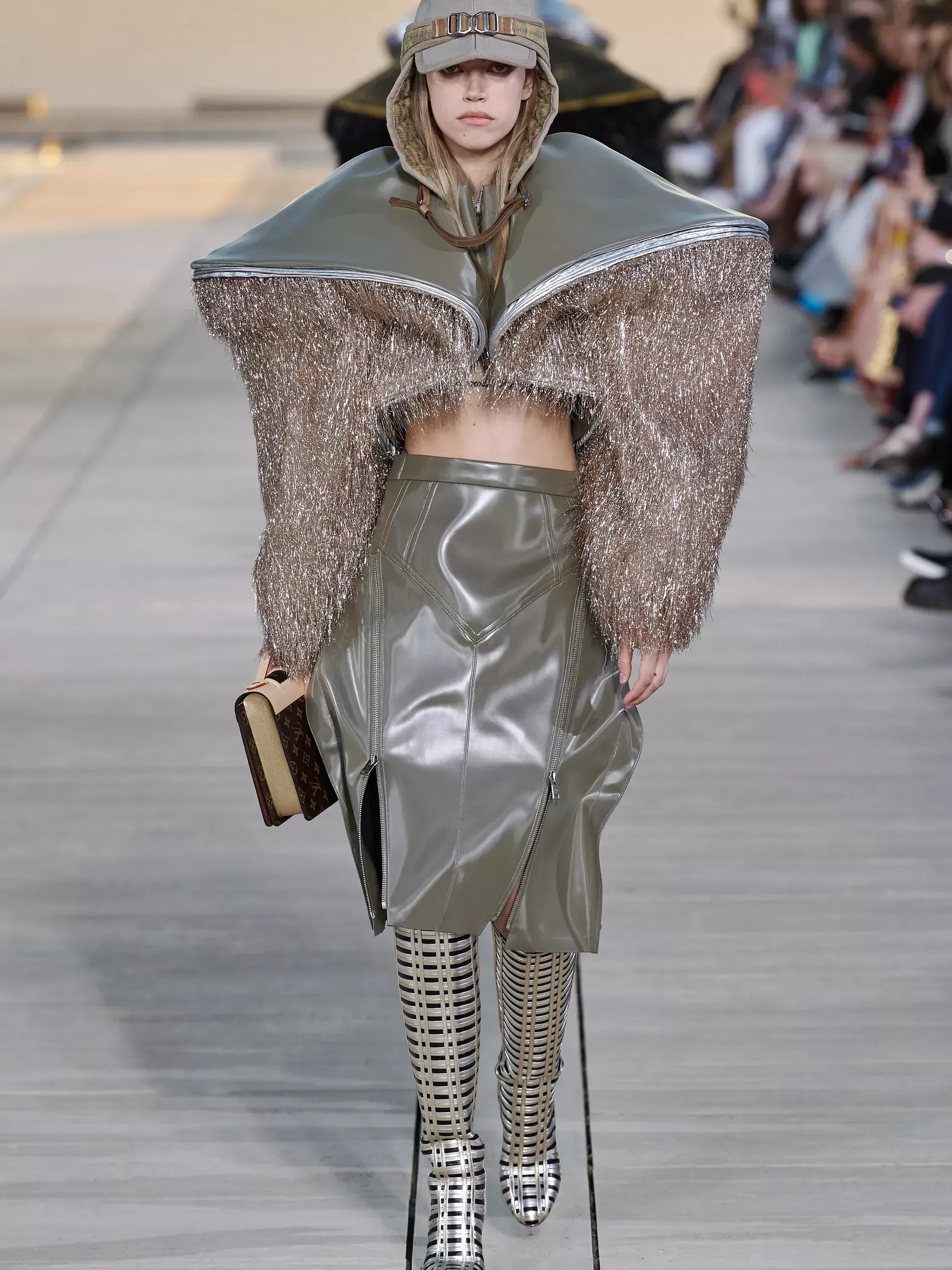 CRUISE 2022 Louis Vuitton Fashion Show – Topfashion