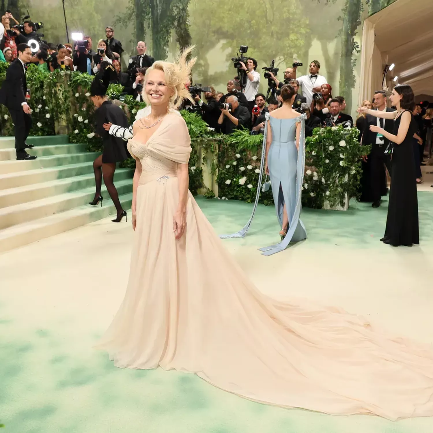 Pamela Anderson in Oscar de la Renta