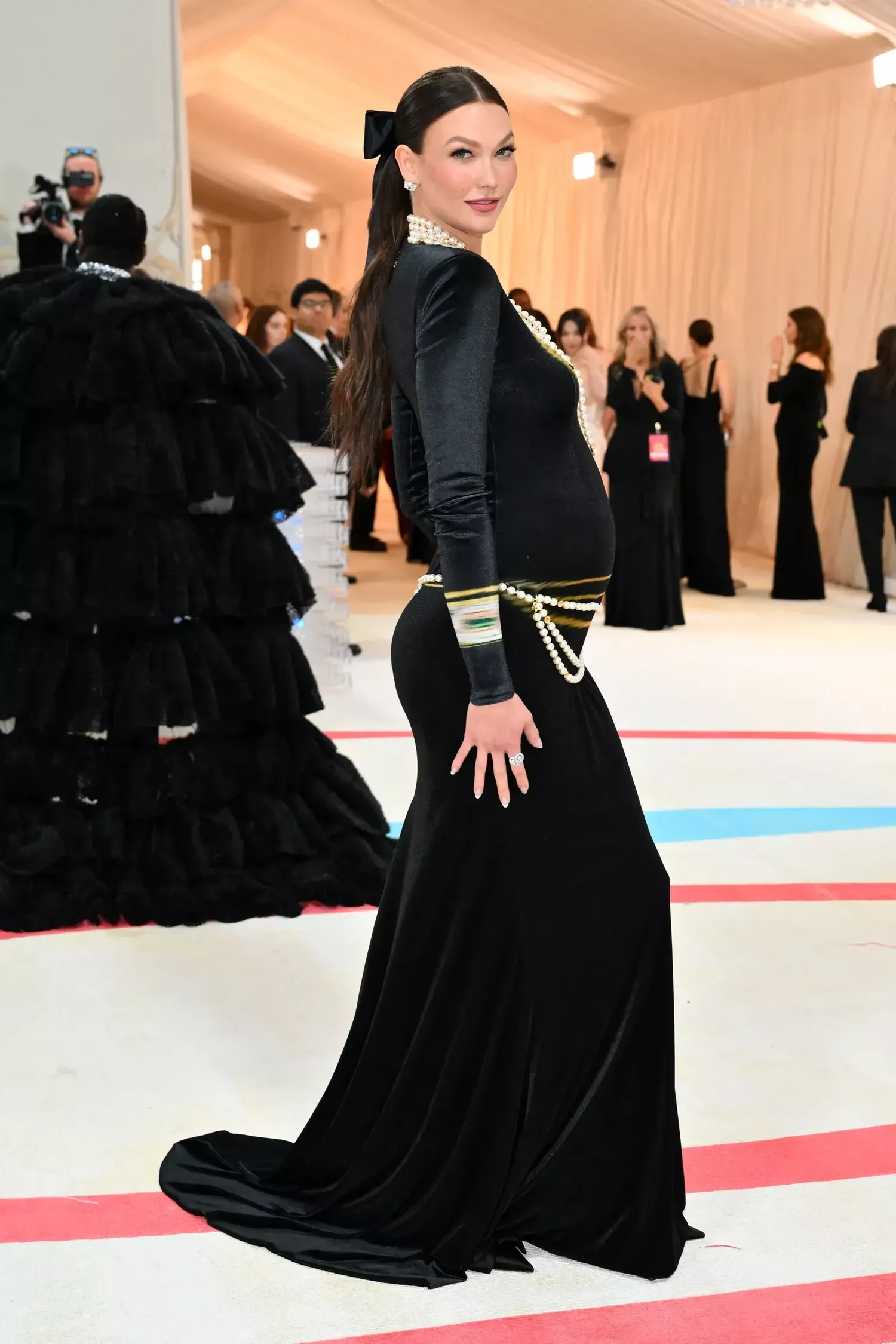 Emma Chamberlain 2023 Met Gala Look: Red Carpet Photos