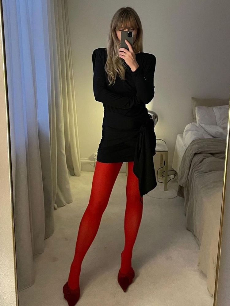 loving red tights for the holiday season ♥️ . . winter outfit
