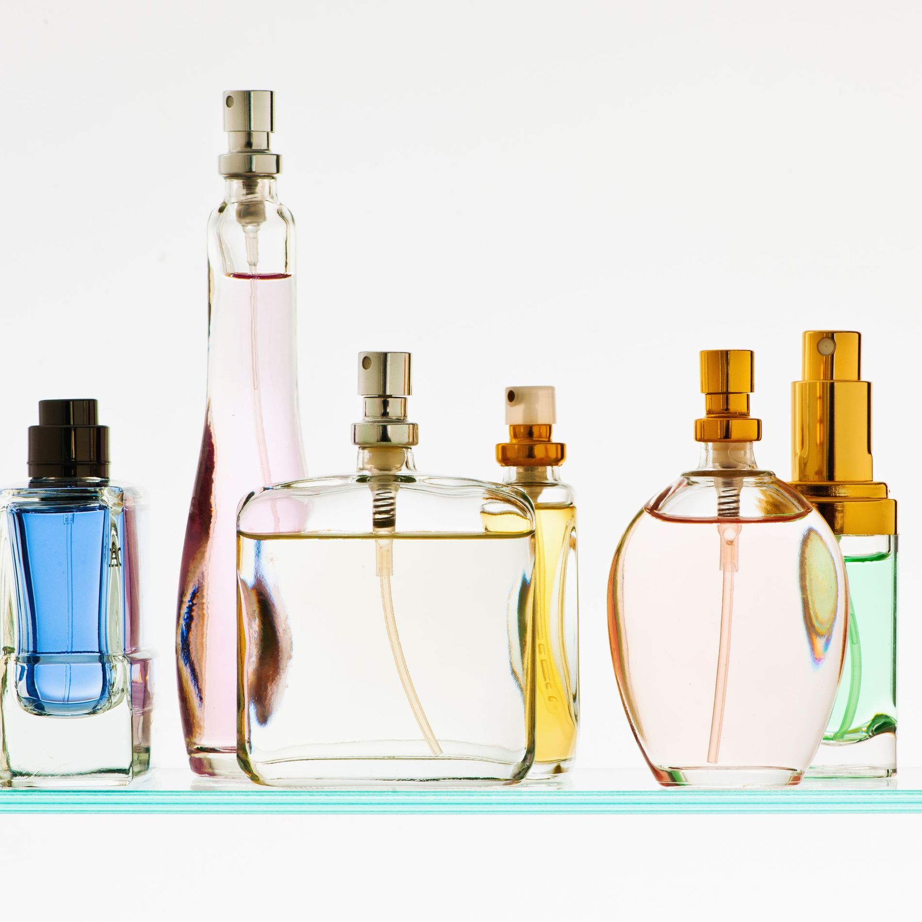 6 ways to make your perfume last longer this winter - Vogue