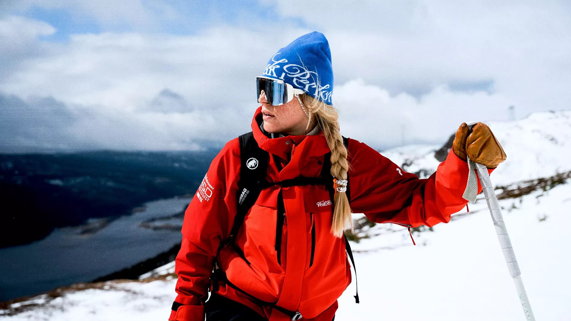 Athlete wears a red R&D long Peak Performance jacket on the slope
