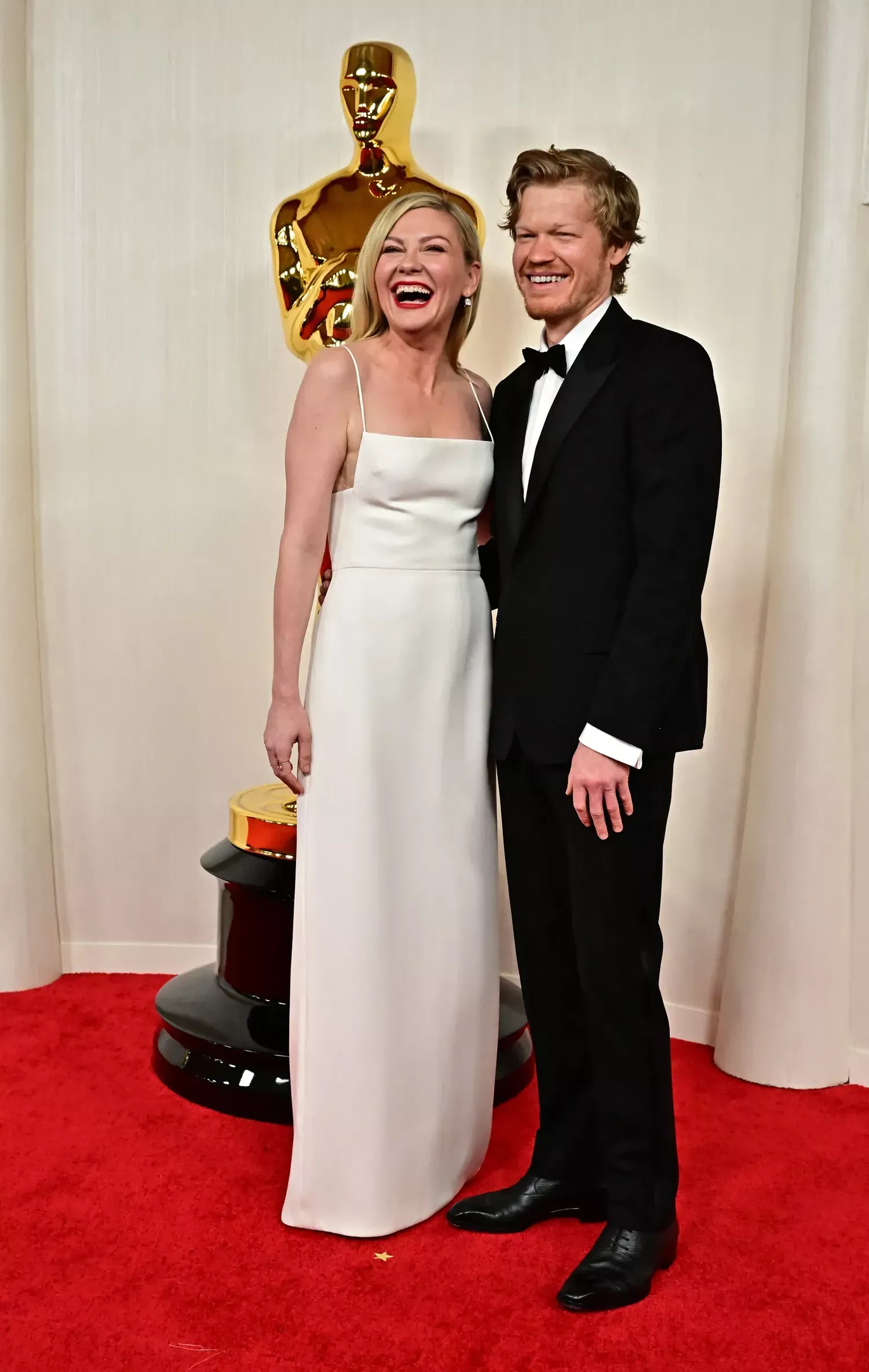 Kirsten Dunst and Jesse Plemons in Gucci on the Oscars 2024 red carpet