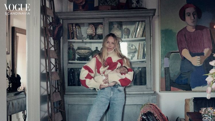 Camilla Larsson by the sea