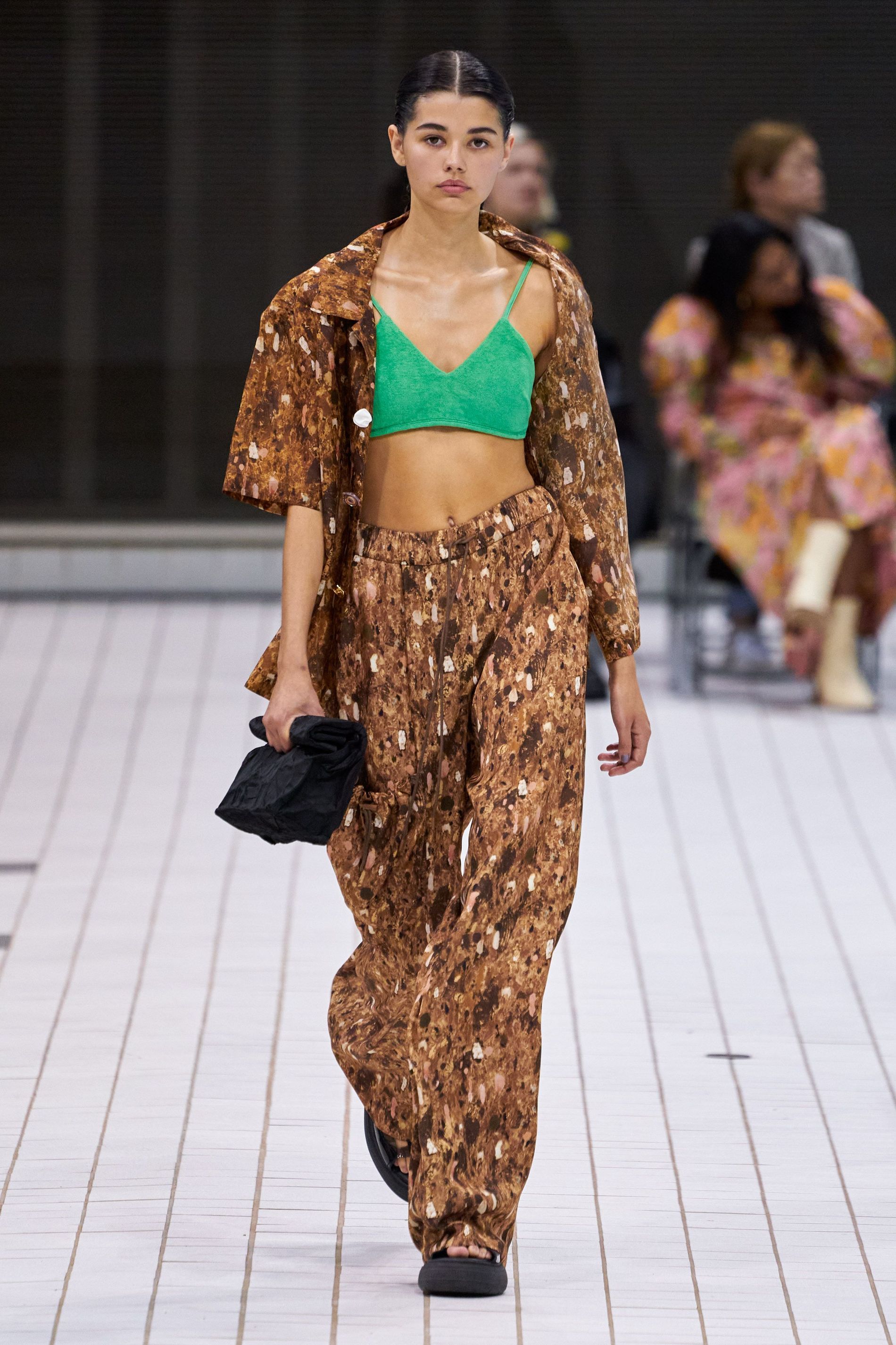 London Fashion Week Spring Summer 2022: See All The Best Looks – StyleCaster