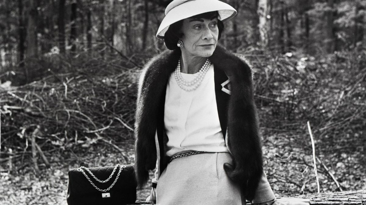 Explore exclusive archival images of Chanel s iconic 2.55 and 11.12 handbags Vogue Scandinavia