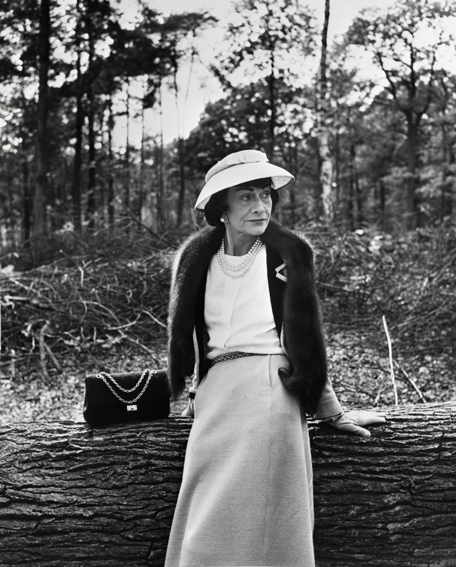 Archive photo of Gabrielle Chanel from 1957 with the 2.55 bag