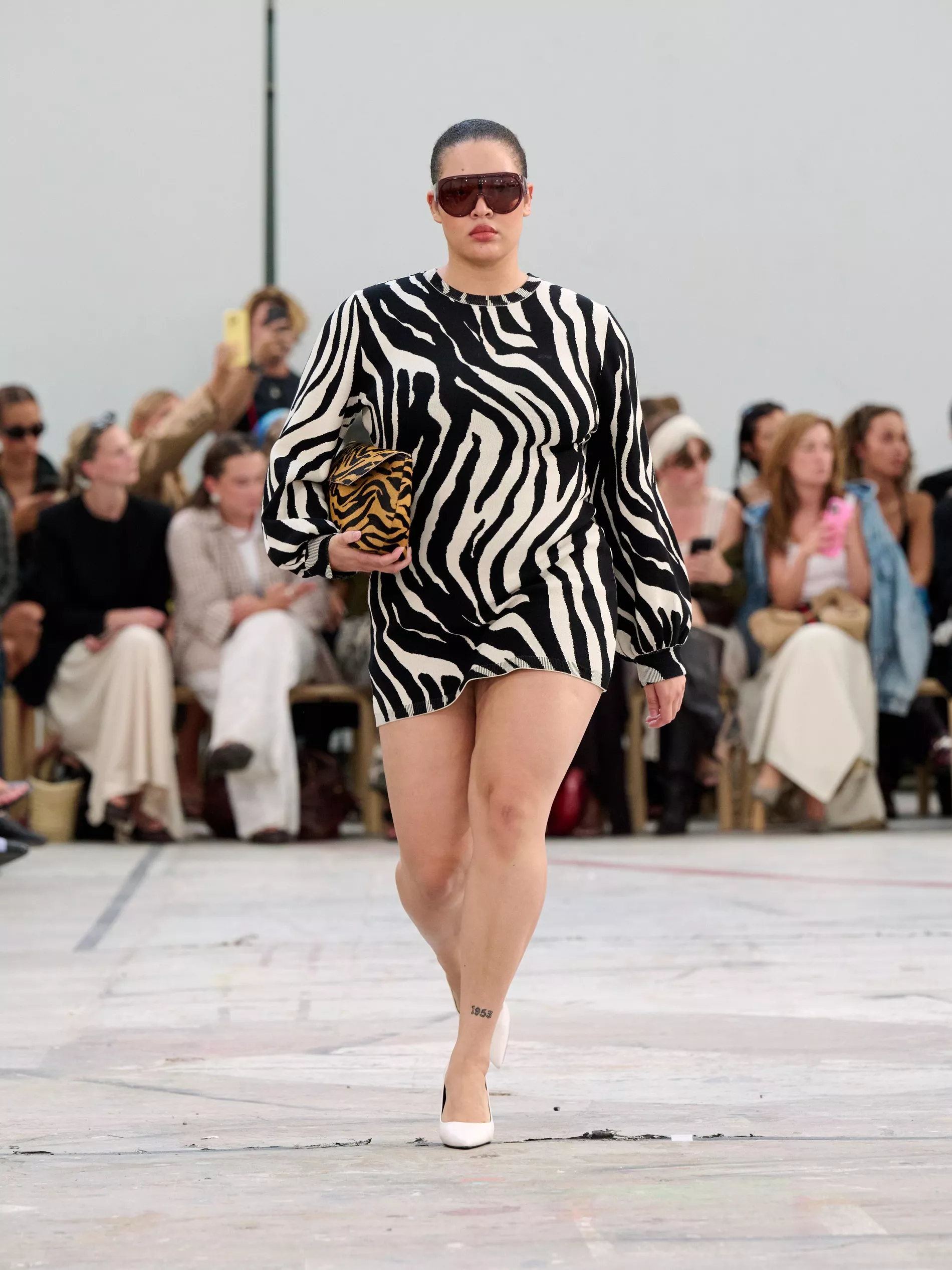 Model walks the Gestuz SS27 show