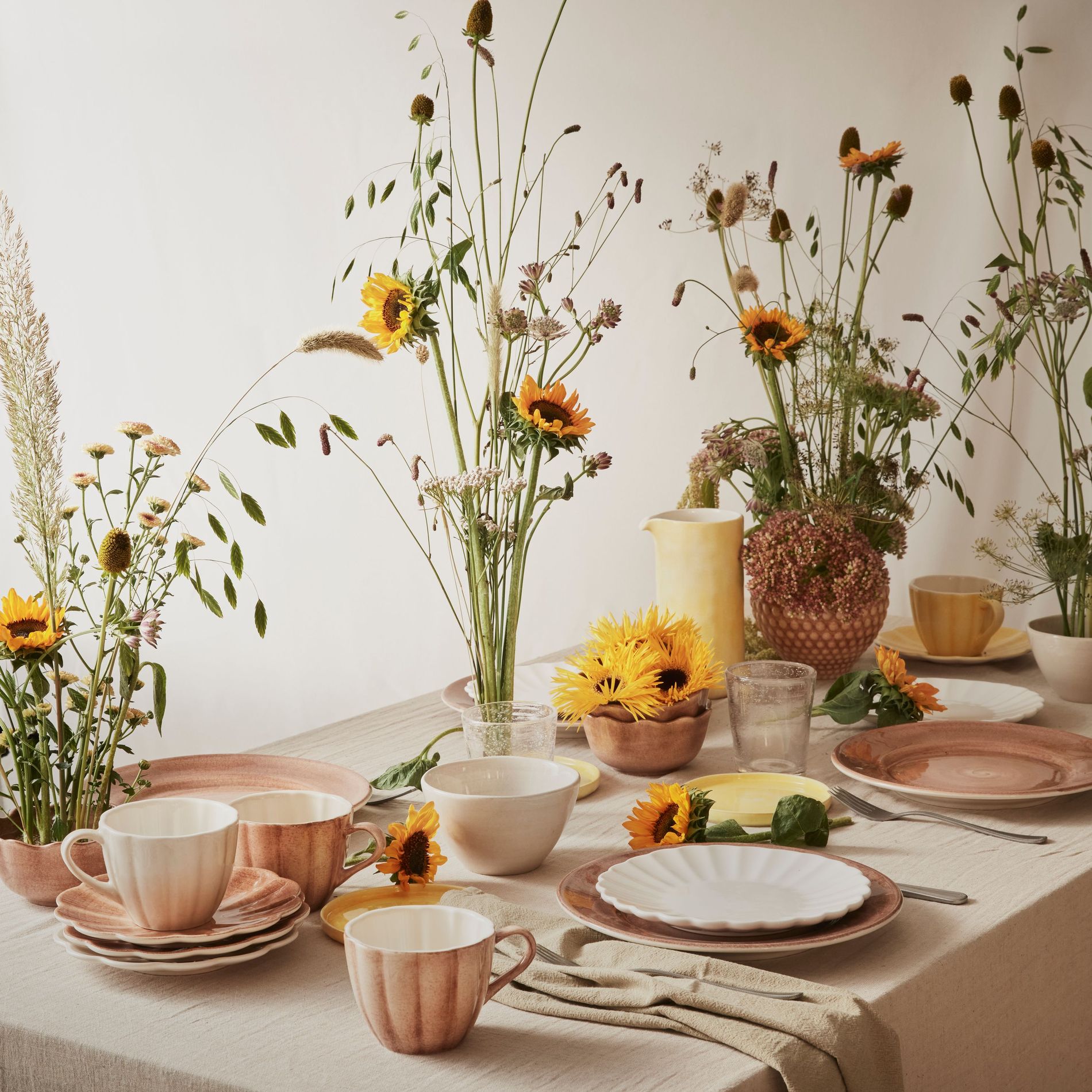 A Midsummer tablescape with fresh flowers