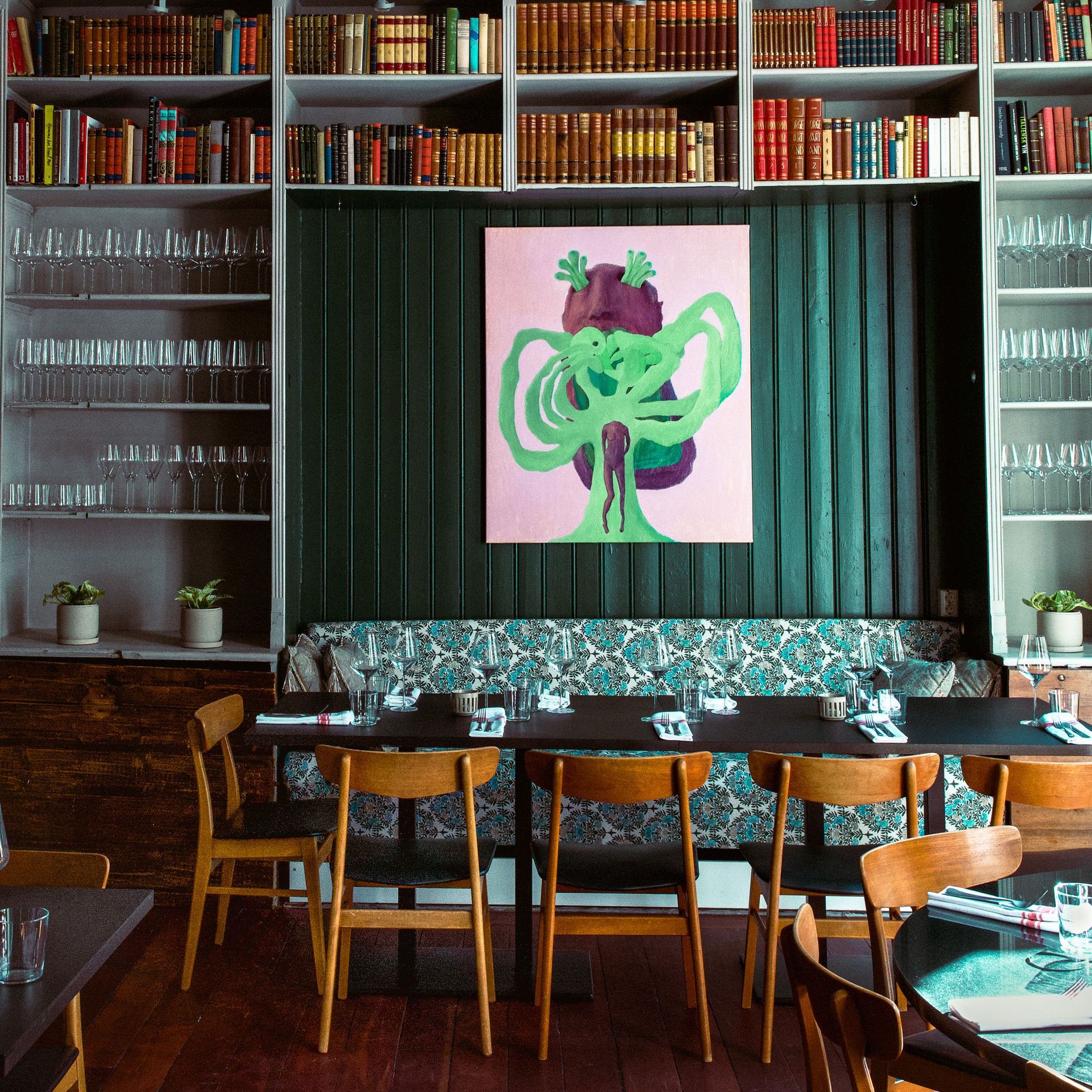 The dining hall at Oslo based restaurant Roze Gastro 