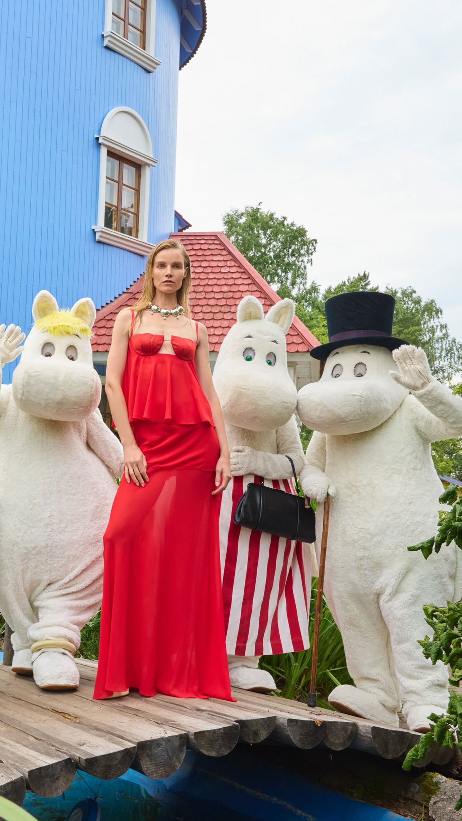 女性情報誌 Vogue Scandinavia April/May 2022 Issue 5 Buy Vogue Scandinavia's April-May Issue Featuring Elsa Hosk