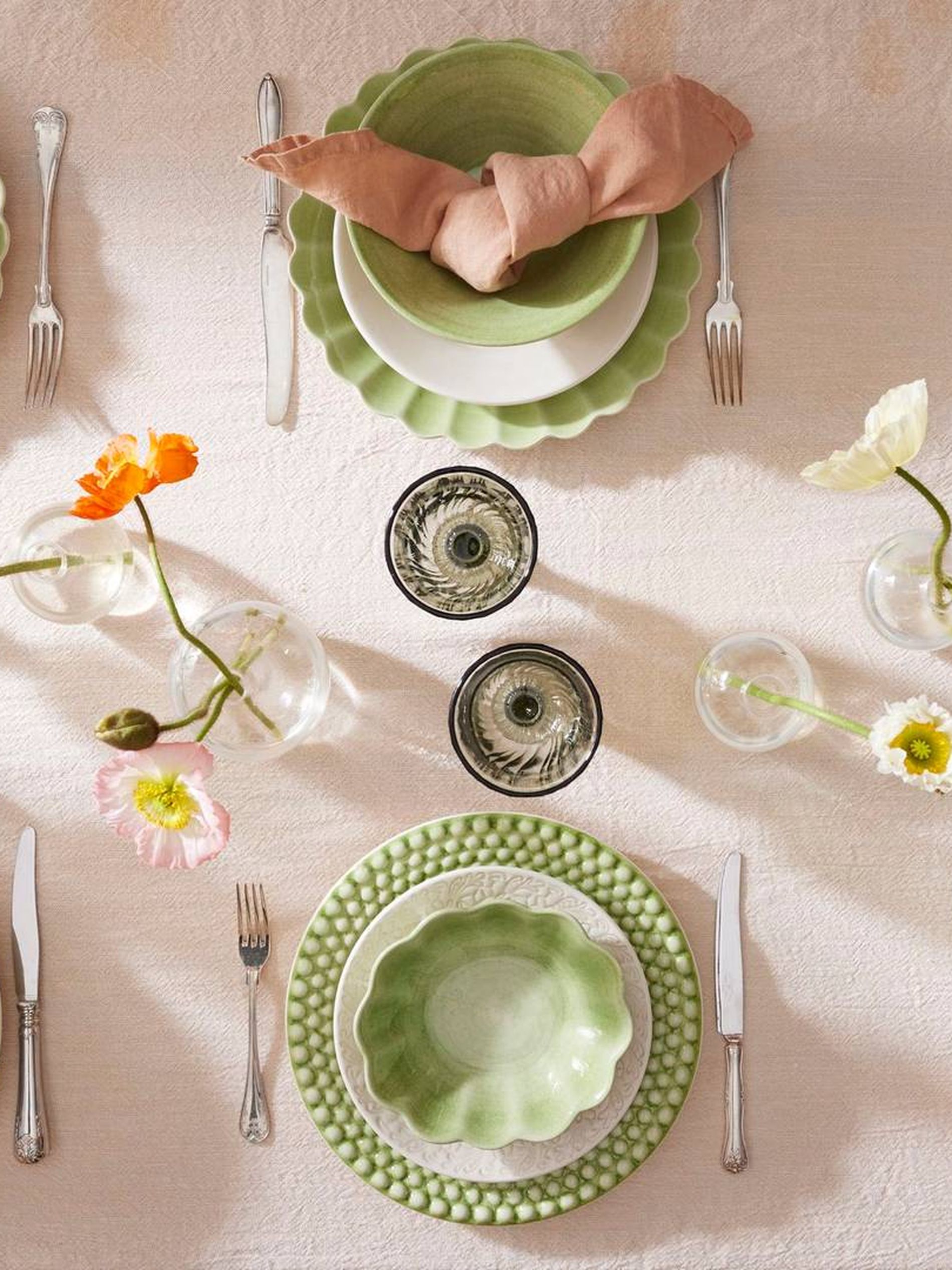 A colourful Easter tablescape