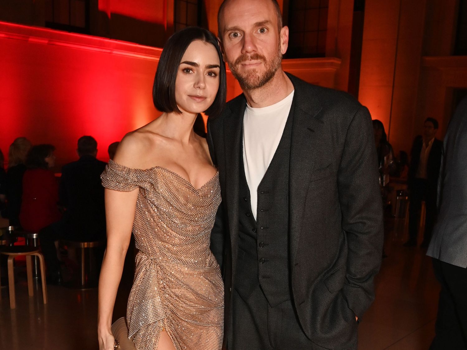 Lily Collins Barn Lily Collins Shows Off Her Slender Legs In Stylish
