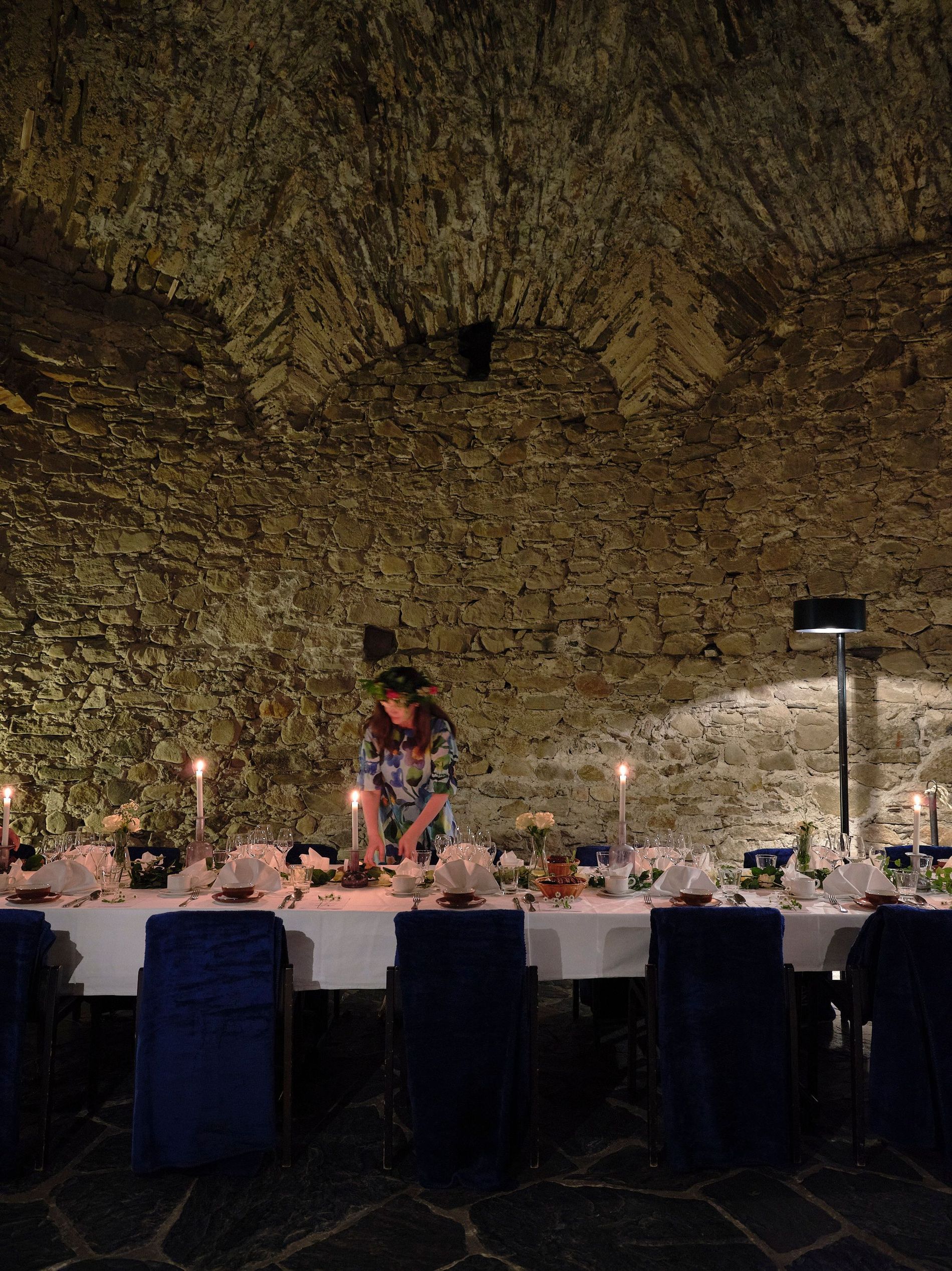 Finnish artist Nina Backman setting up the table for the Silence Meal