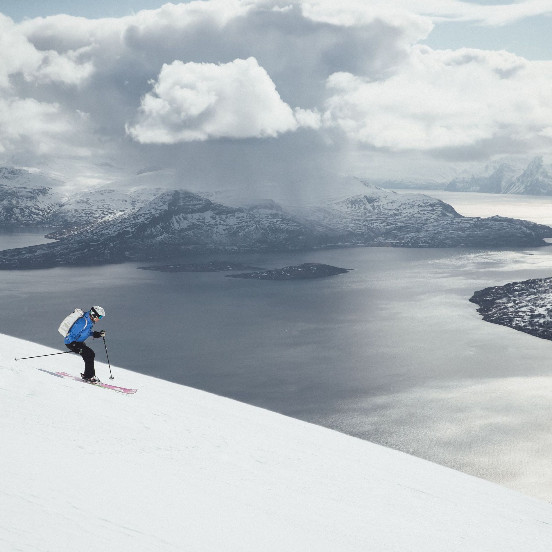 Ása Steinars heading down the slopes