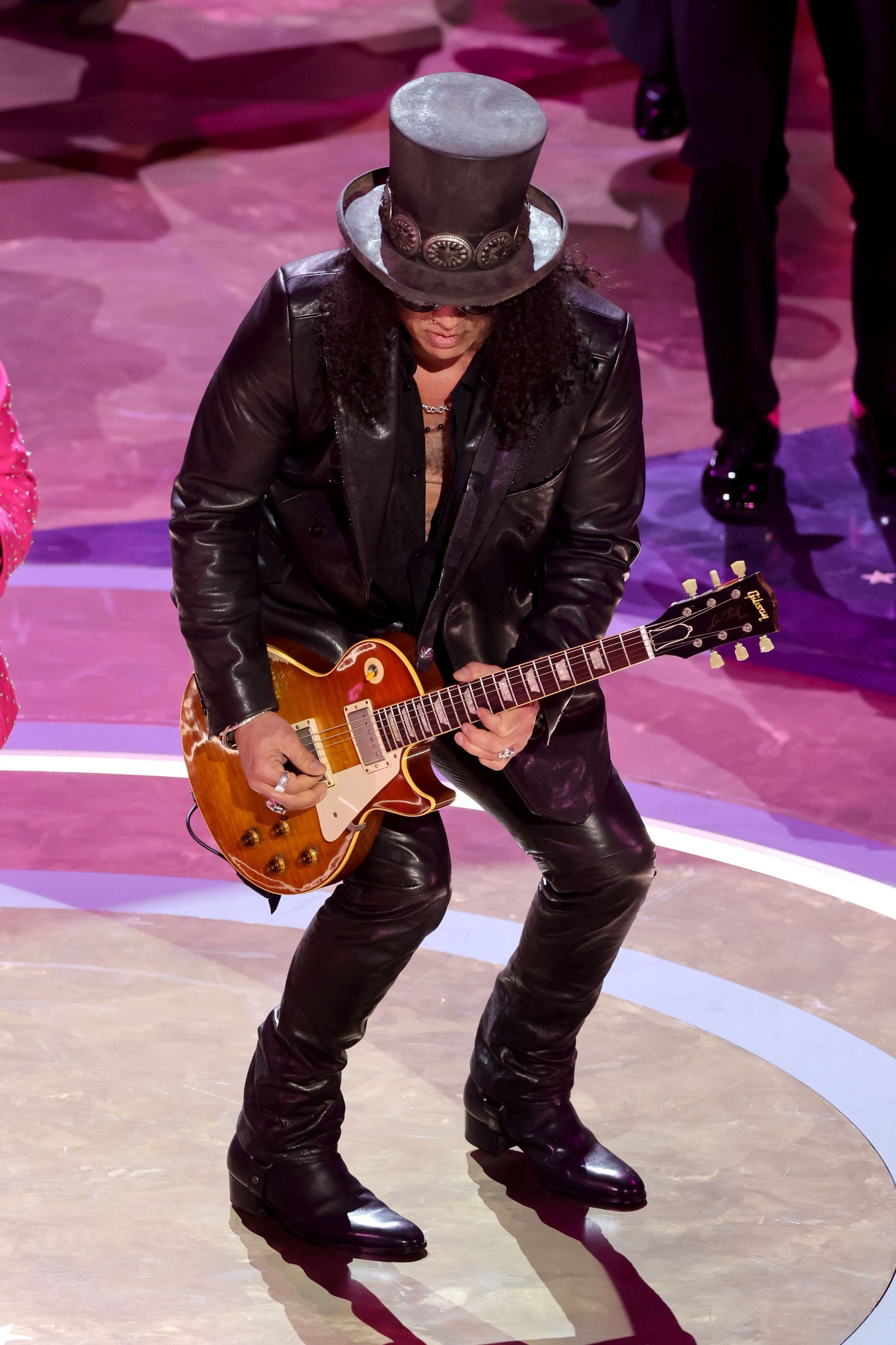 Slash wearing Martin Key at the 2024 Oscars
