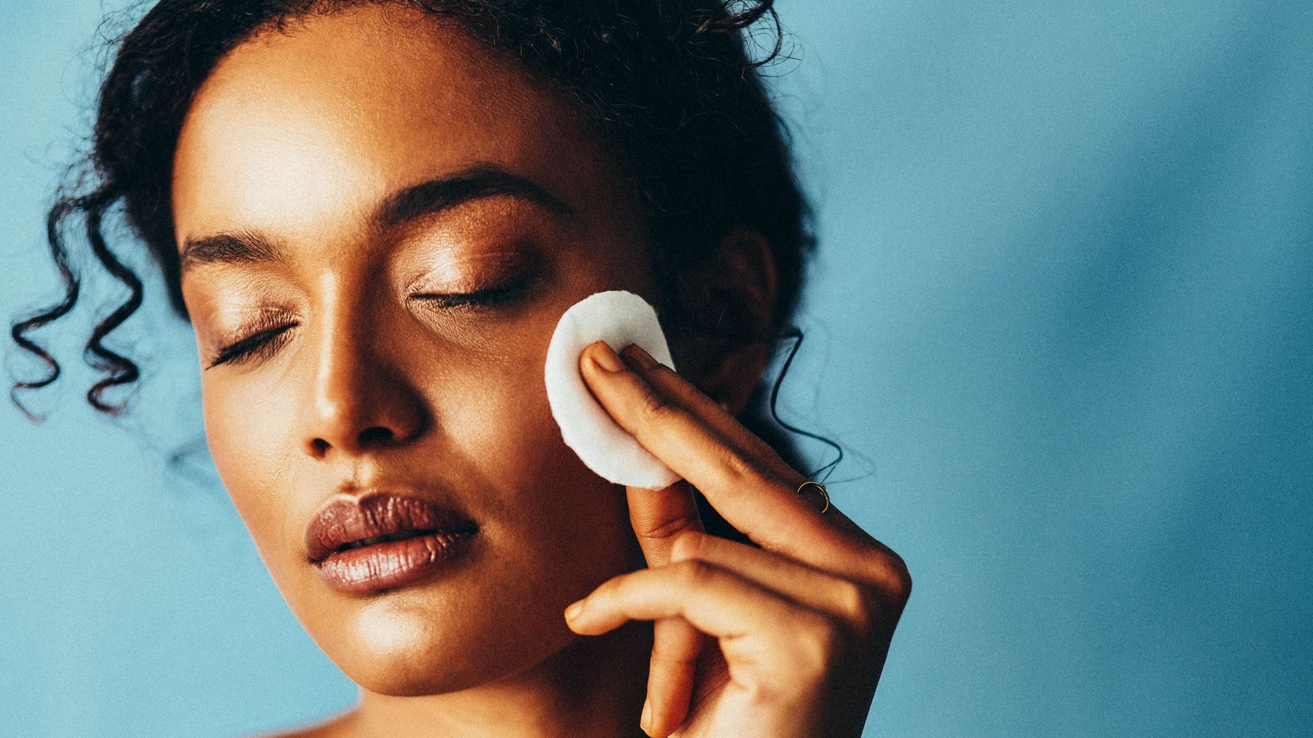 how-to-remove-makeup-the-right-way-vogue-scandinavia