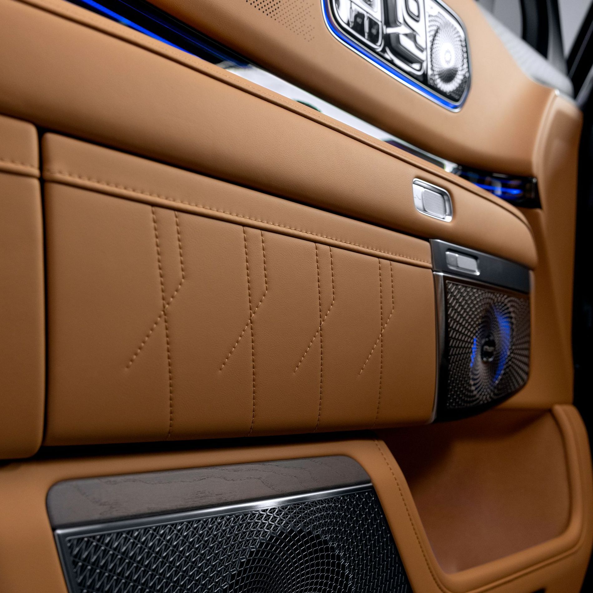 The luxury Zeekr 9X plug-in hybrid SUV