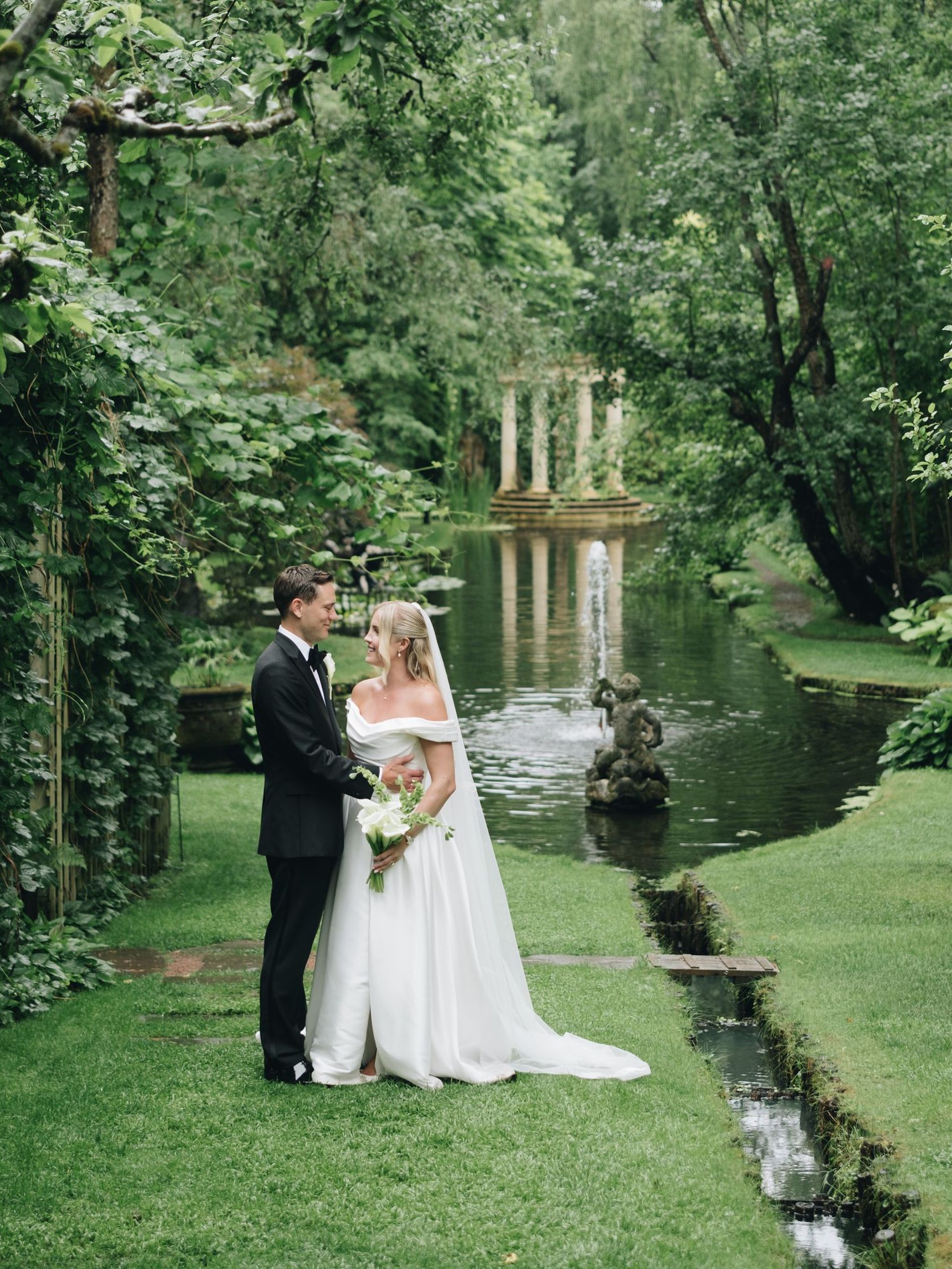 Sunniva Eikrem Finnøy and Vidar Giske Henriksen's wedding at Edvard Munch's former estate: Havlystparken