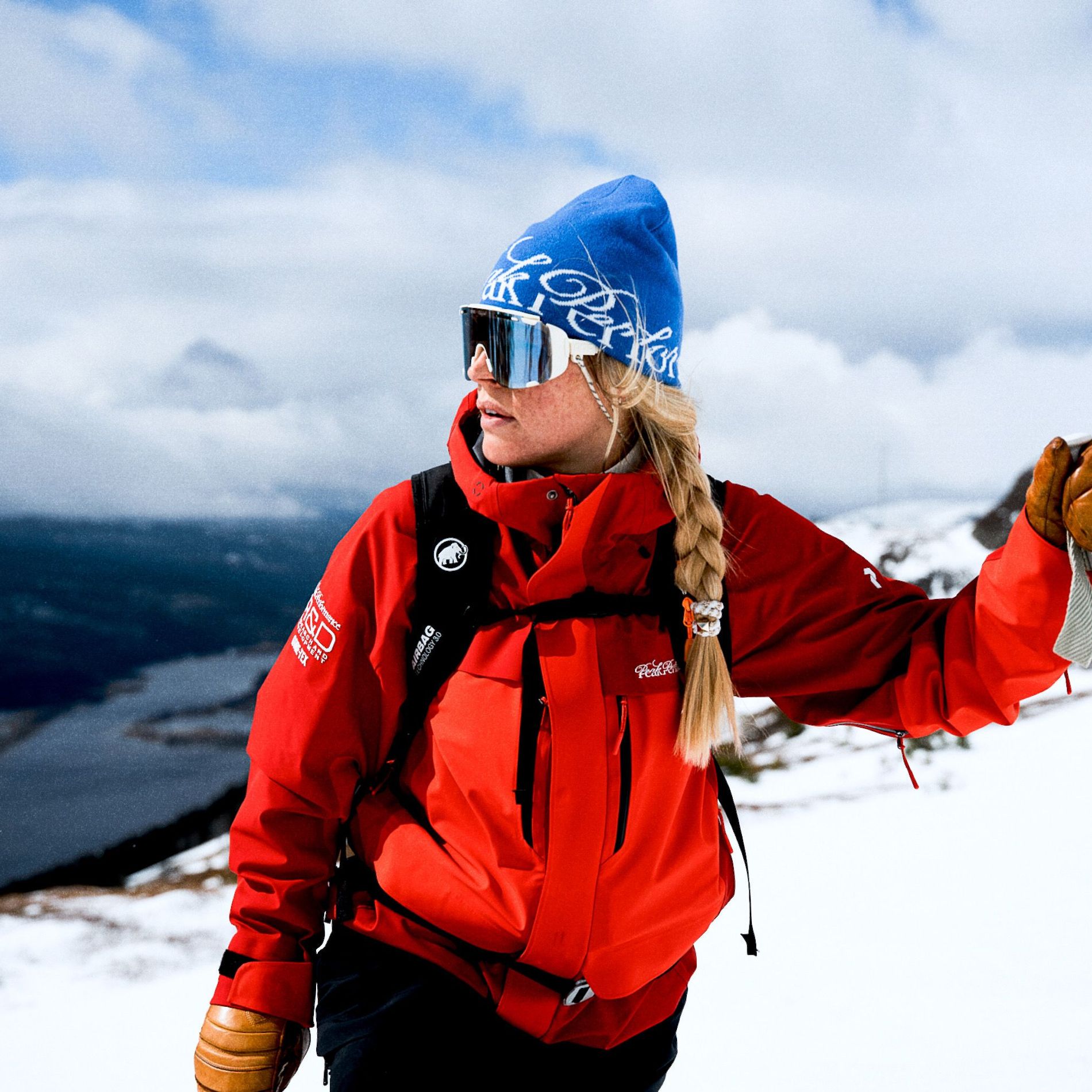 Athlete wears a red R&D long Peak Performance jacket on the slope