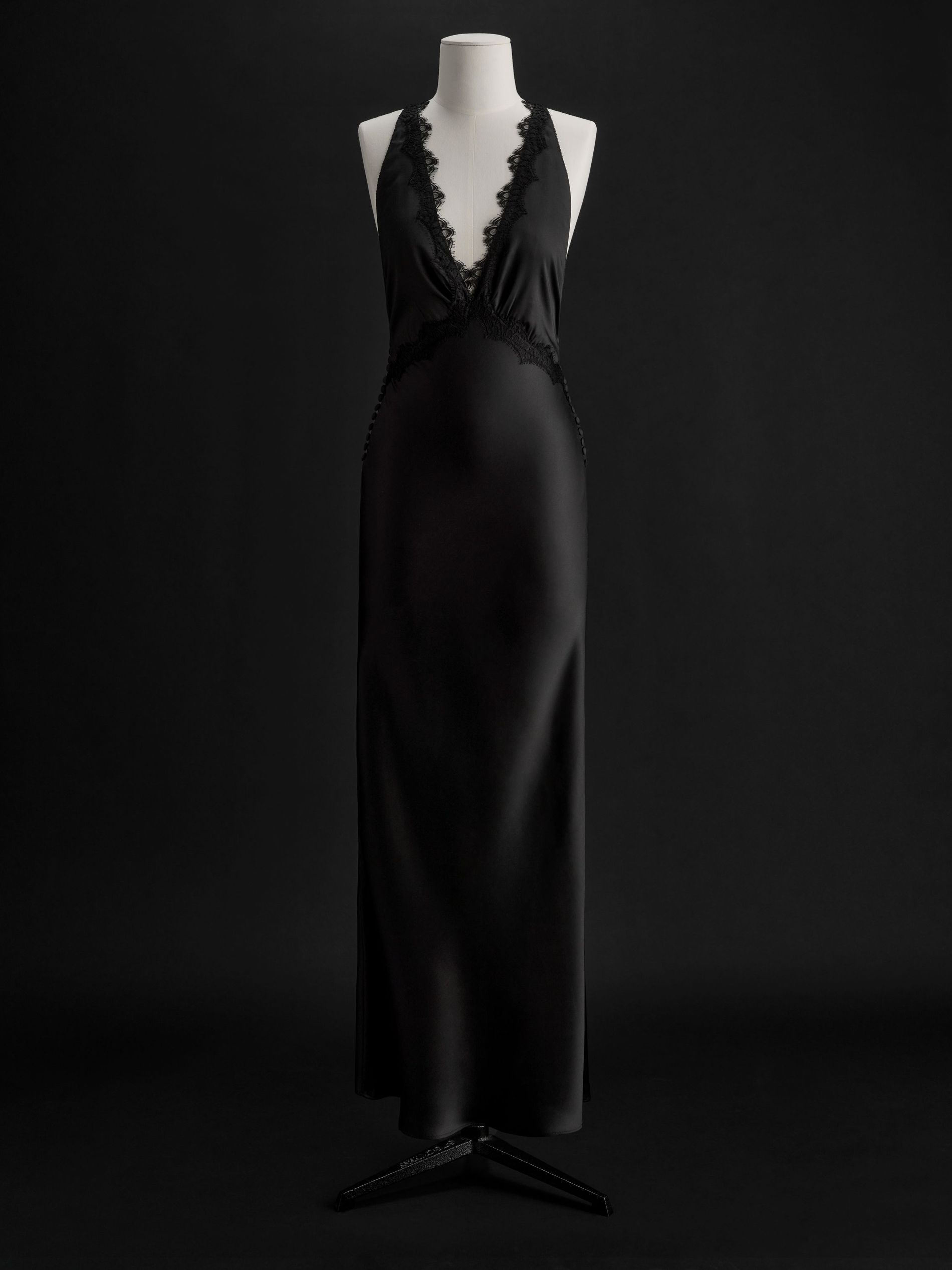 The Nightgown in black designed by Benon 