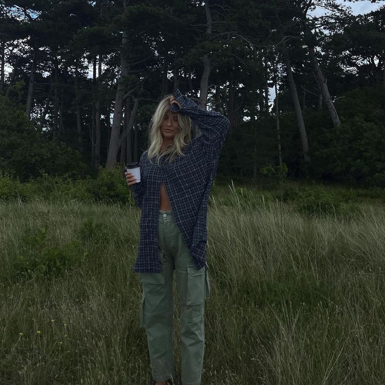 Josefine HJ wearing cargo trousers in the countryside