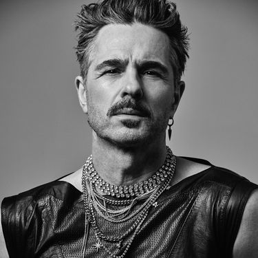 Listen to Peter Jöback's song for Stockholm Pride 2025 - Vogue