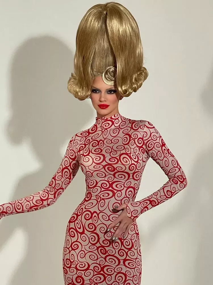 Kendall Jenner dressed as Martian Girl from Mars Attacks!.