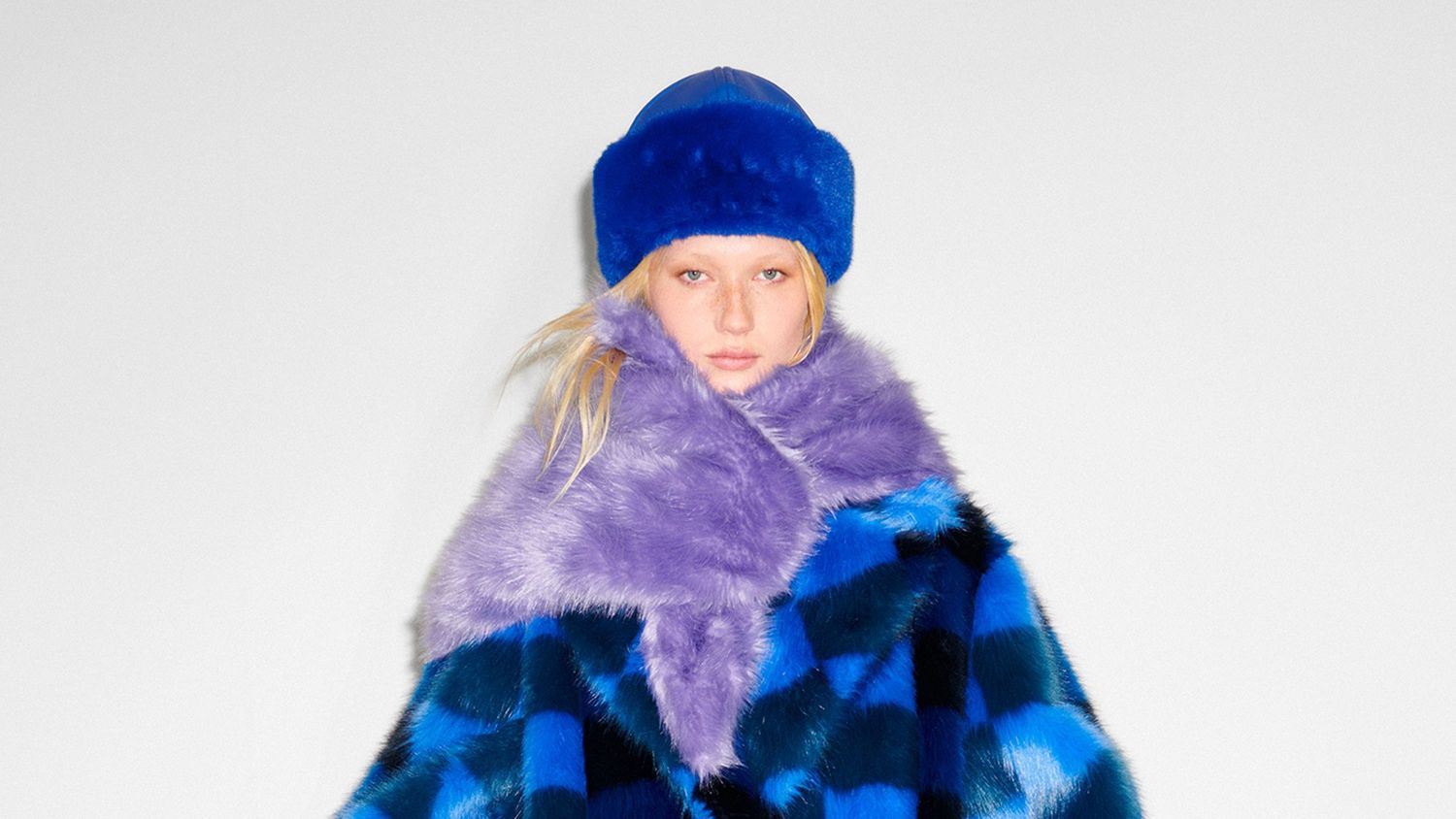 STAND_STUDIO_FW_22_21_e395b86d