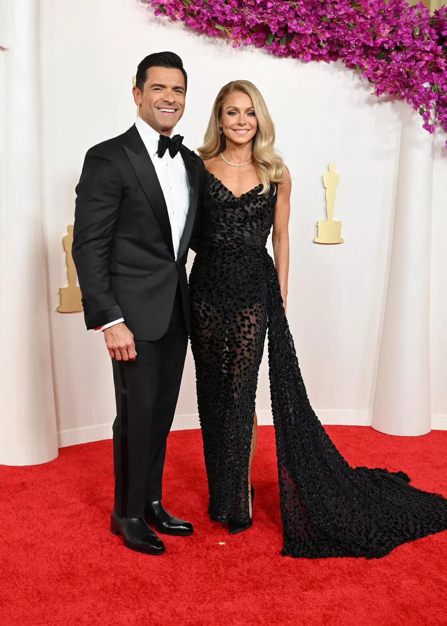 Mark Consuelos and Kelly Ripa on the Oscars 2024 red carpet