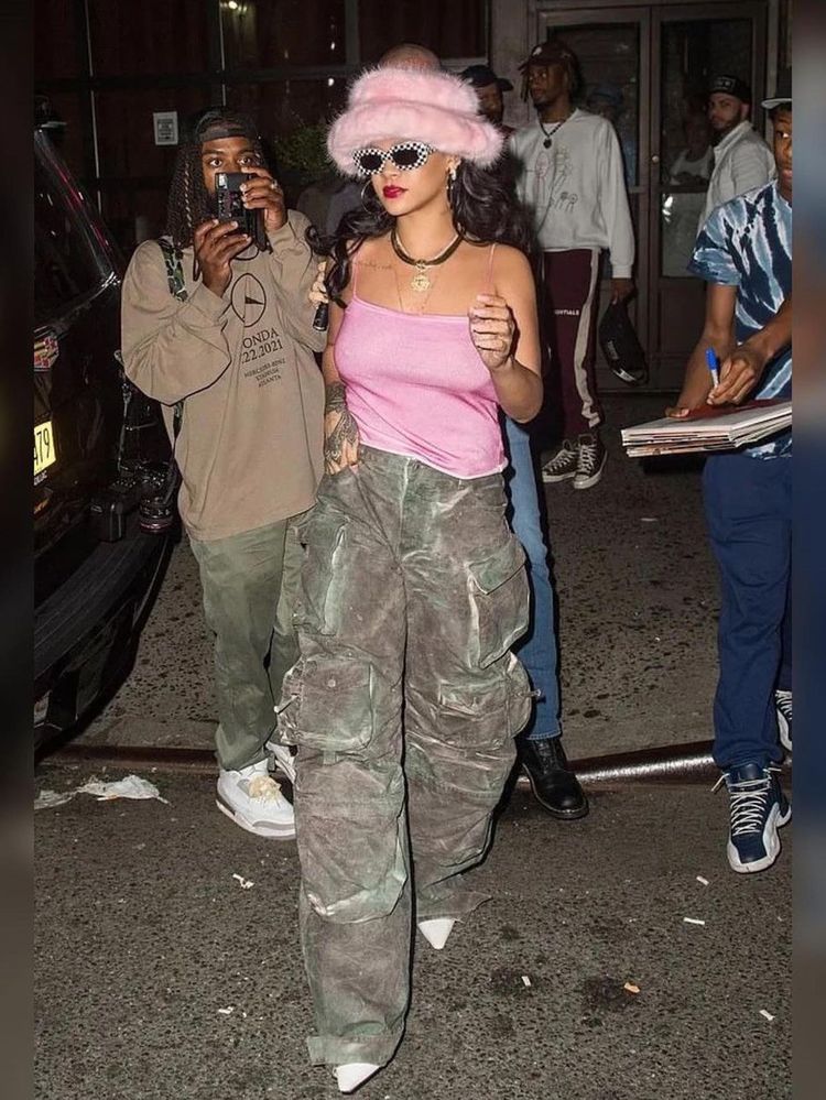 Rihanna wearing a pink Emma Brewin hat