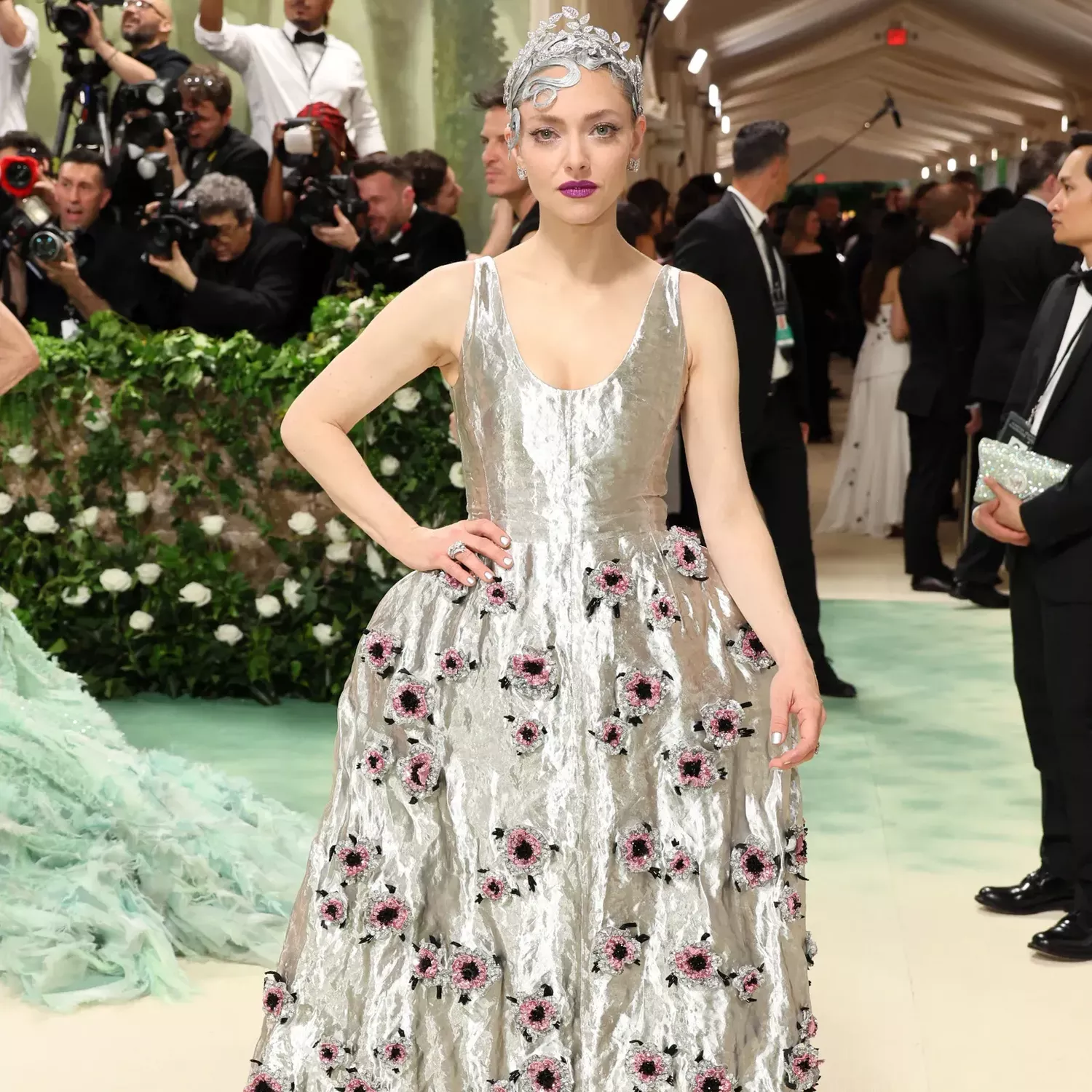 Amanda Seyfried in Prada and Chaumet jewelery
