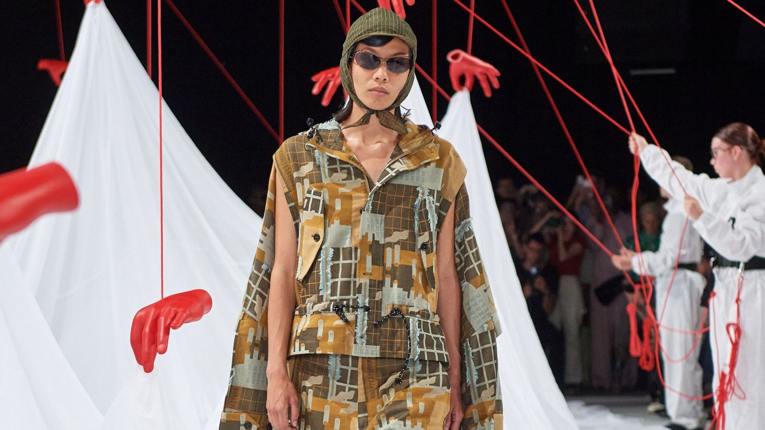 henrik vibskov シースルーワンピース HENRIK VIBSKOV 2025年春夏コレクション | ミラノ | 画像25枚