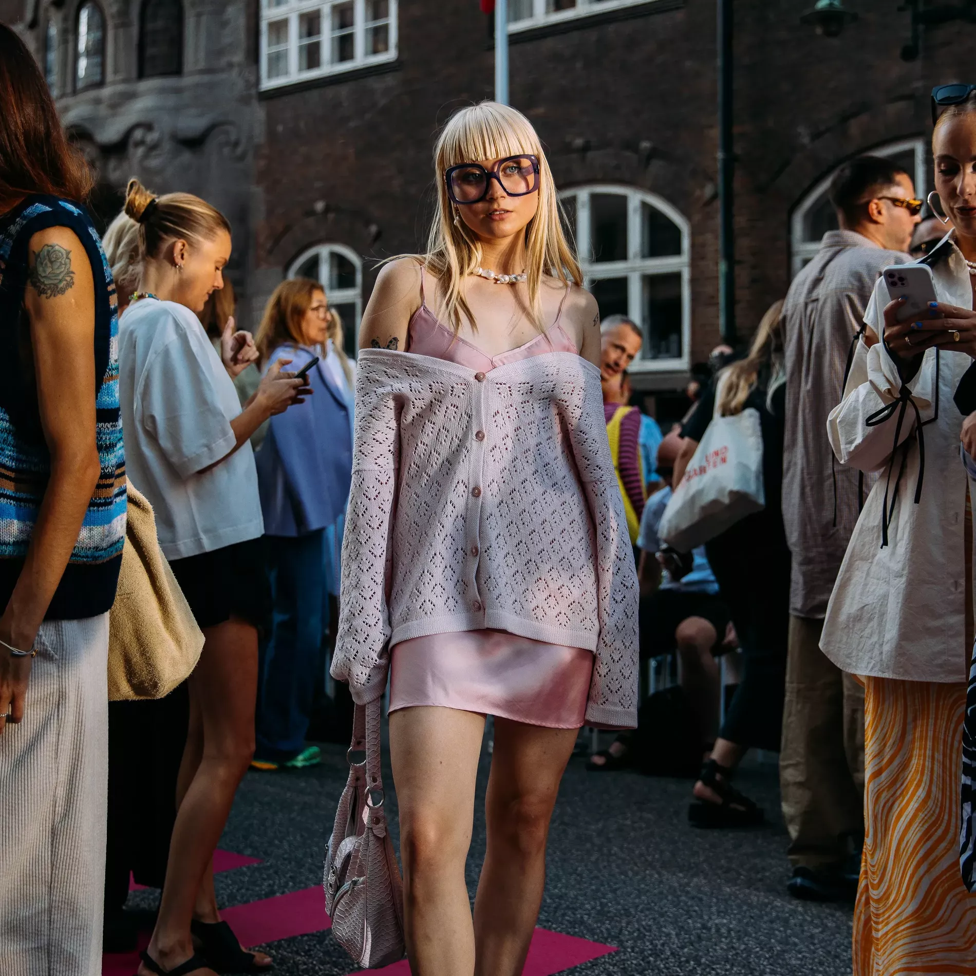 Barbiecore: 12 street style to inspire your look the Barbie premiere - Vogue Scandinavia