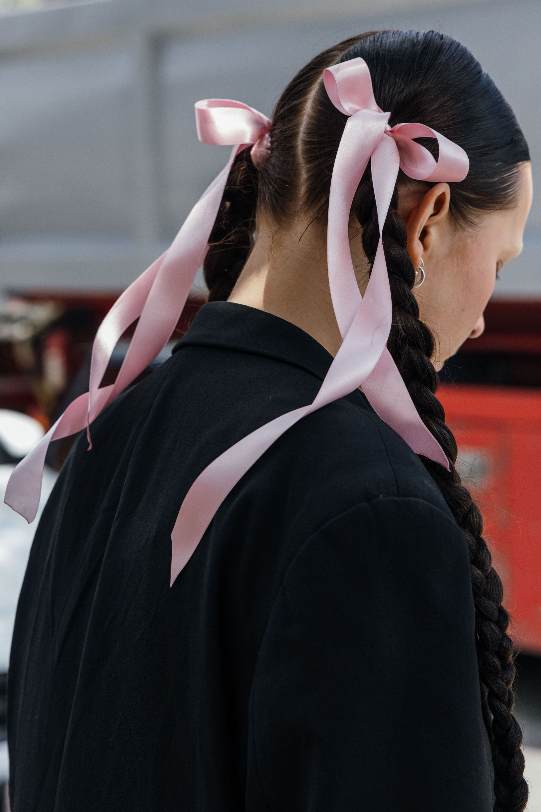 Start saving ribbons: This hair trend is already all over fashion week -  Vogue Scandinavia