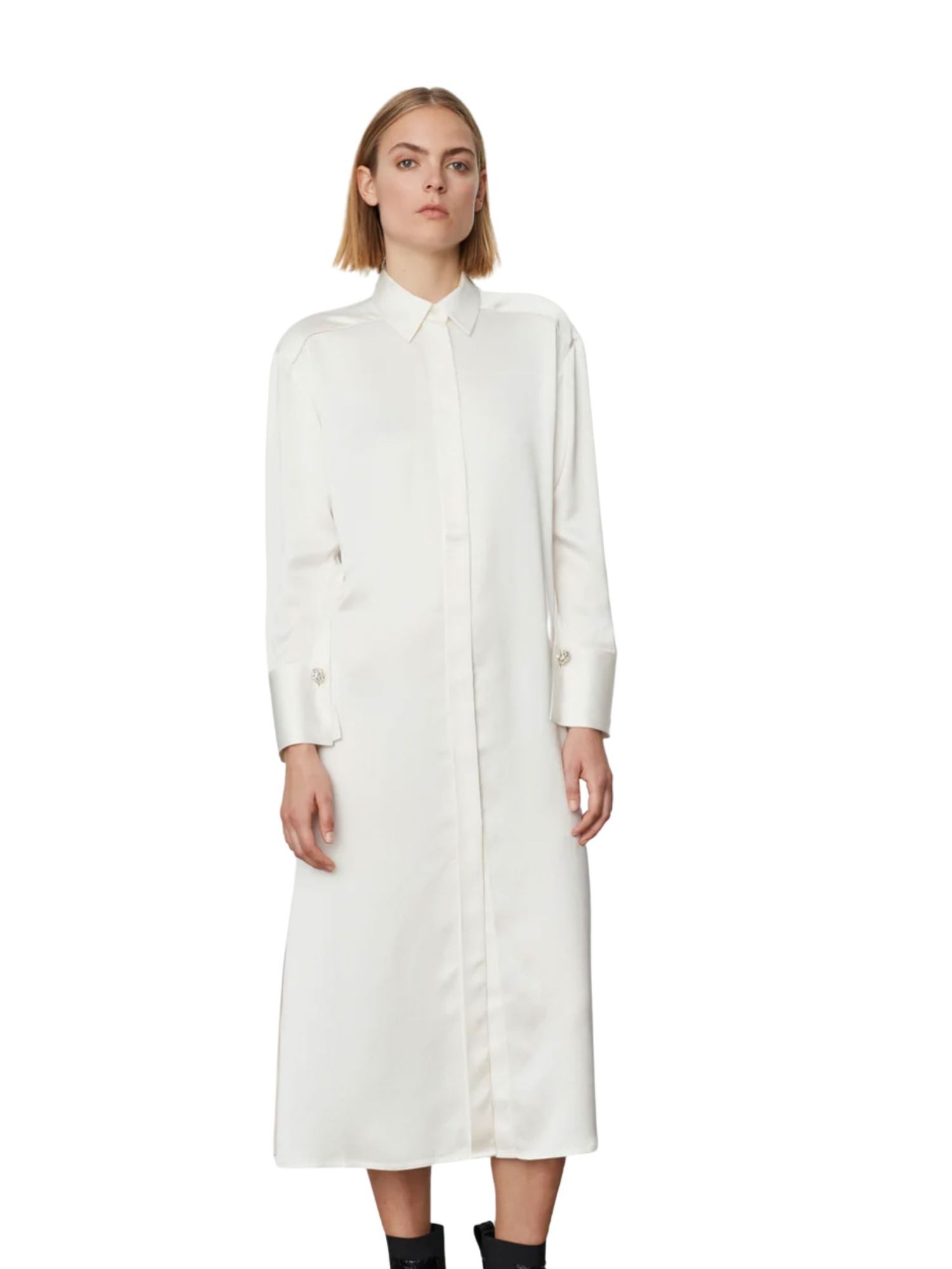 19 White Shirts For Women To Wear in 2023