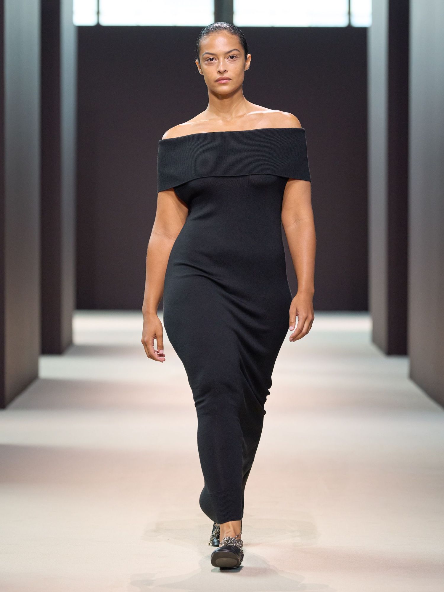 See all the looks from COS' FW24 runway show at New York Fashion Week ...